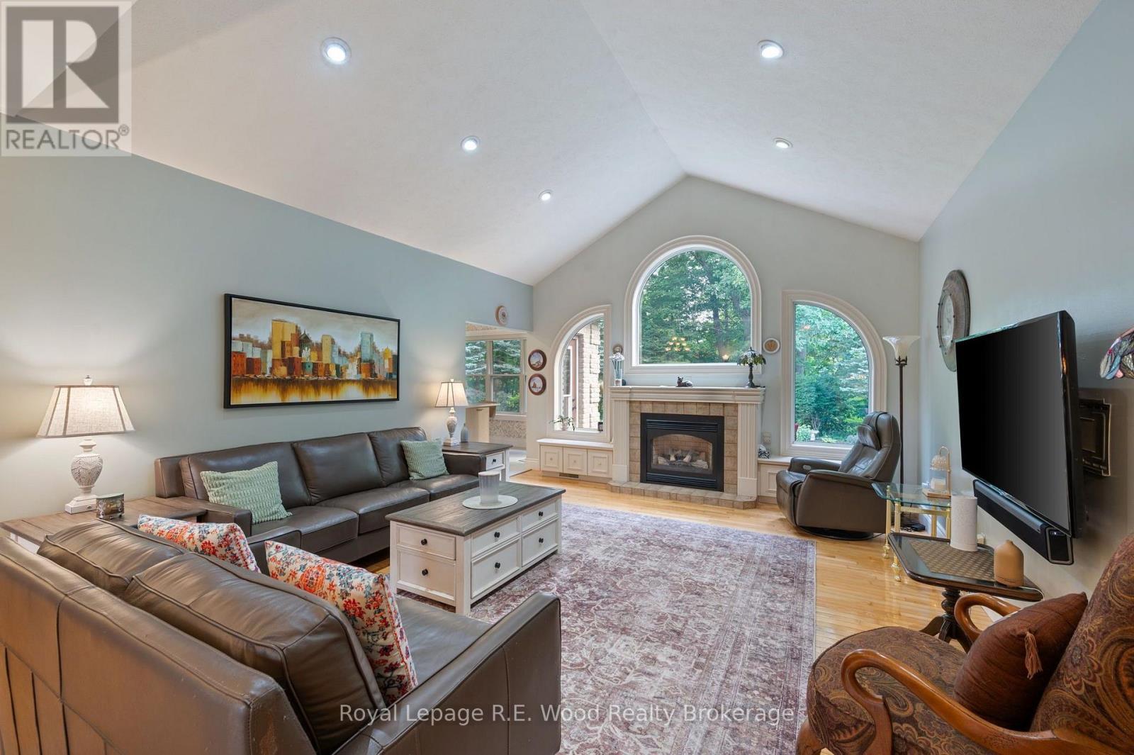 












2 WHISPERING PINE LANE

,
Tillsonburg,




Ontario
N4G5V4

