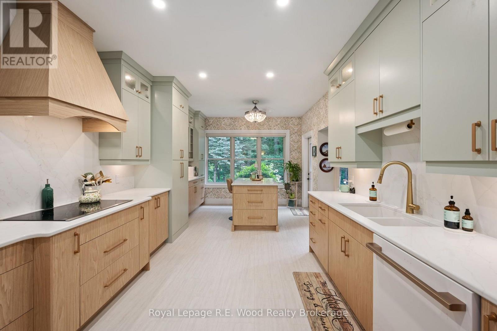












2 WHISPERING PINE LANE

,
Tillsonburg,




Ontario
N4G5V4

