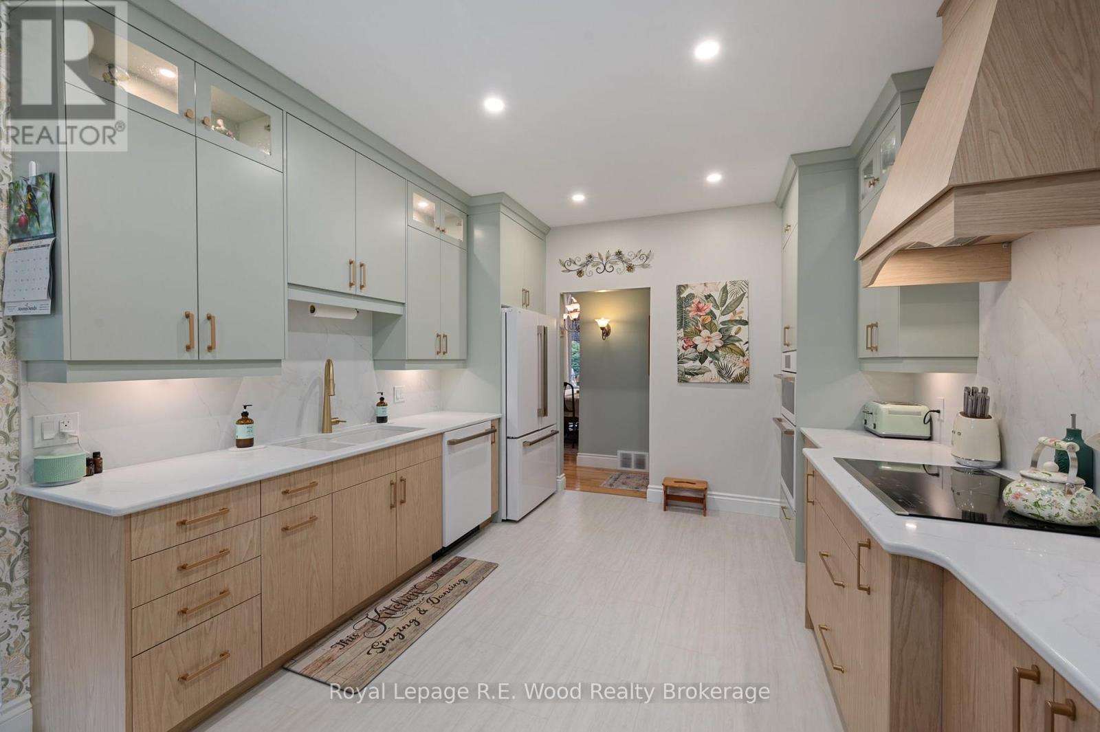 












2 WHISPERING PINE LANE

,
Tillsonburg,




Ontario
N4G5V4

