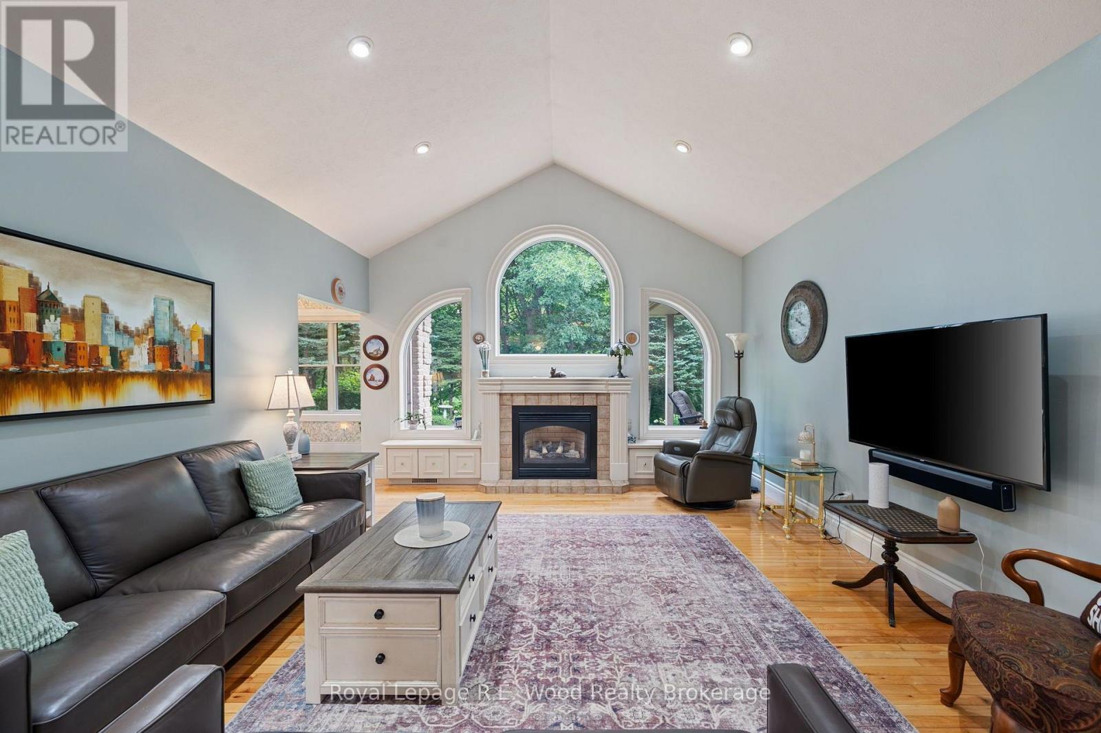 












2 WHISPERING PINE LANE

,
Tillsonburg,




Ontario
N4G5V4

