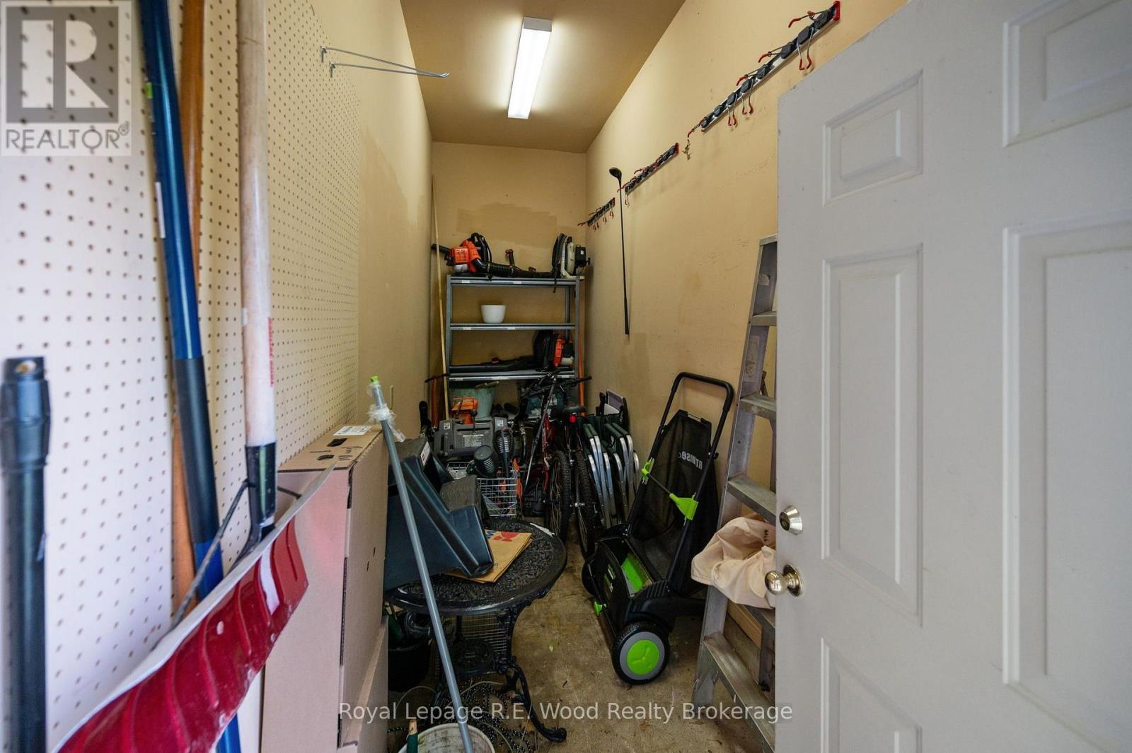 












2 WHISPERING PINE LANE

,
Tillsonburg,




Ontario
N4G5V4

