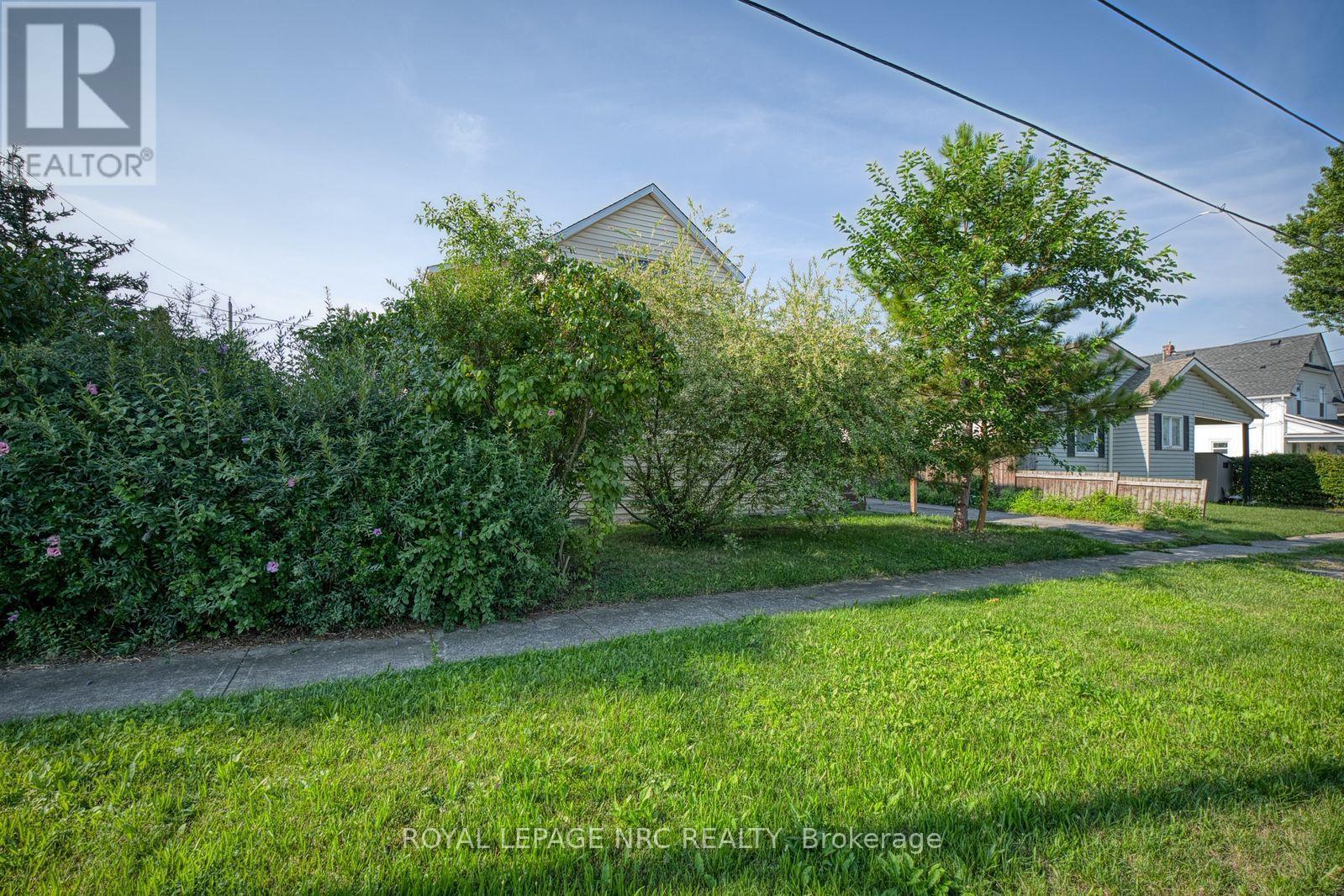 












242 HENRIETTA STREET

,
Fort Erie (Central),




Ontario
L2A2K7


