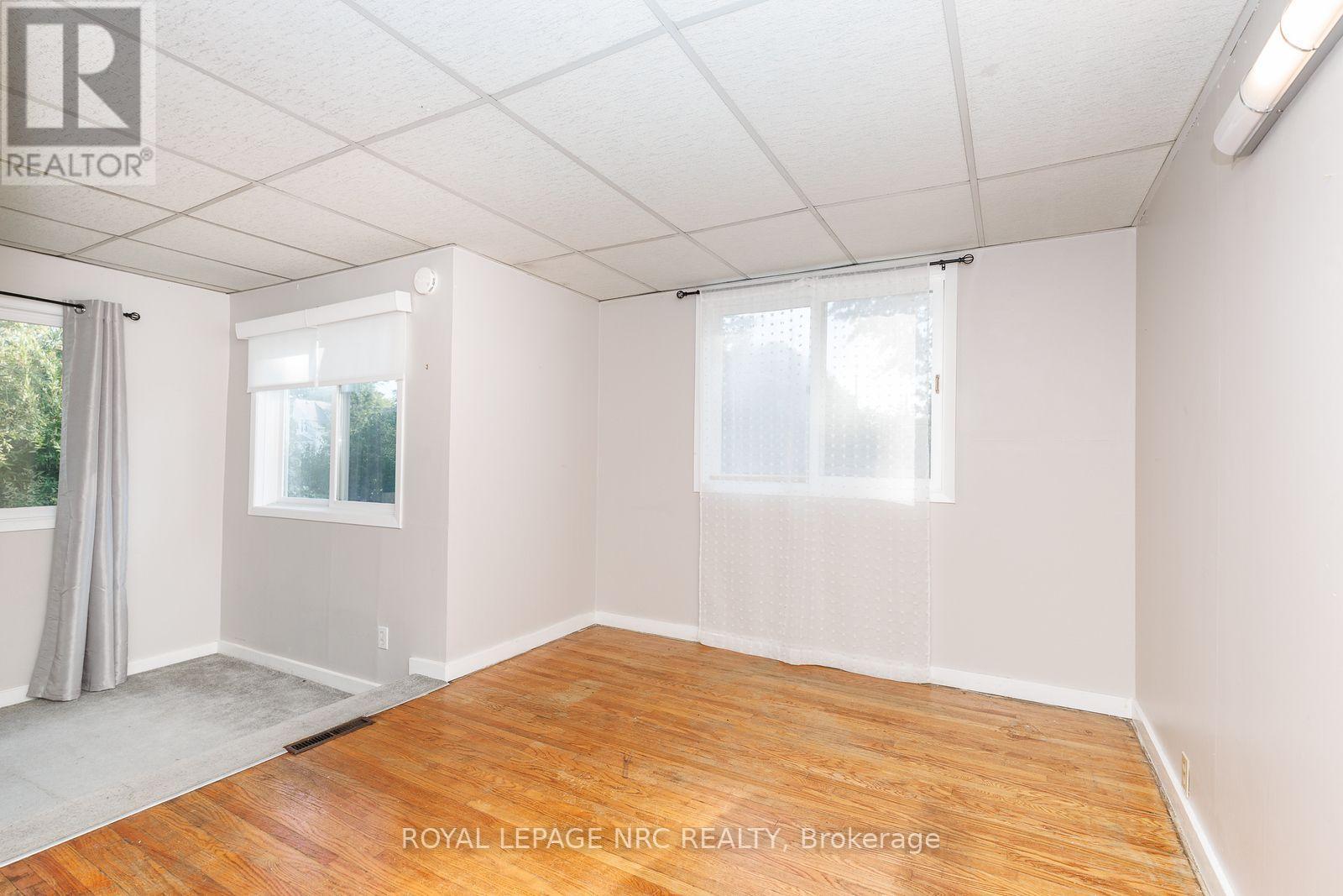 












242 HENRIETTA STREET

,
Fort Erie (Central),




Ontario
L2A2K7


