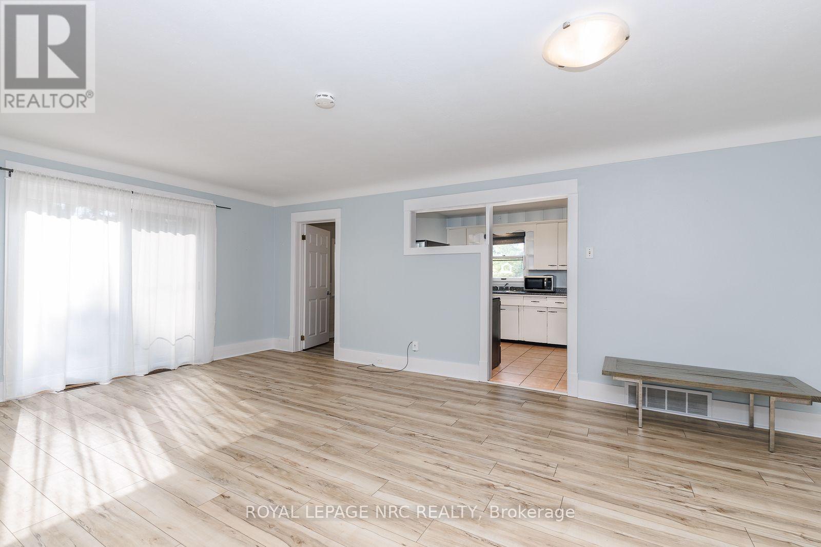 












242 HENRIETTA STREET

,
Fort Erie (Central),




Ontario
L2A2K7

