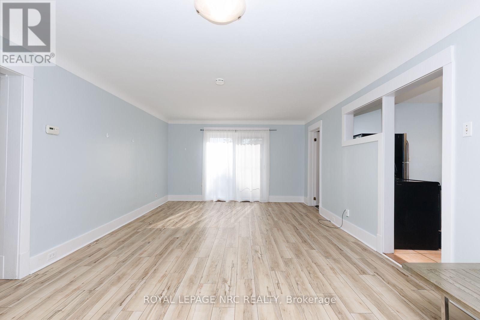 












242 HENRIETTA STREET

,
Fort Erie (Central),




Ontario
L2A2K7

