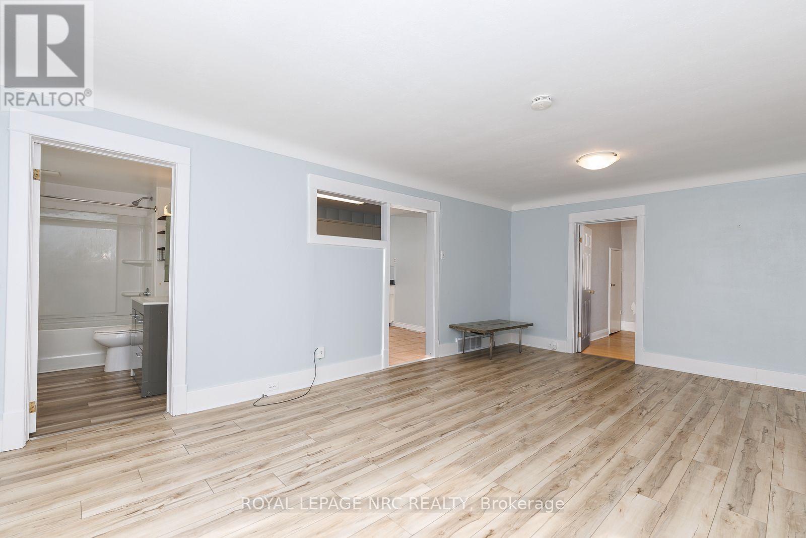 












242 HENRIETTA STREET

,
Fort Erie (Central),




Ontario
L2A2K7

