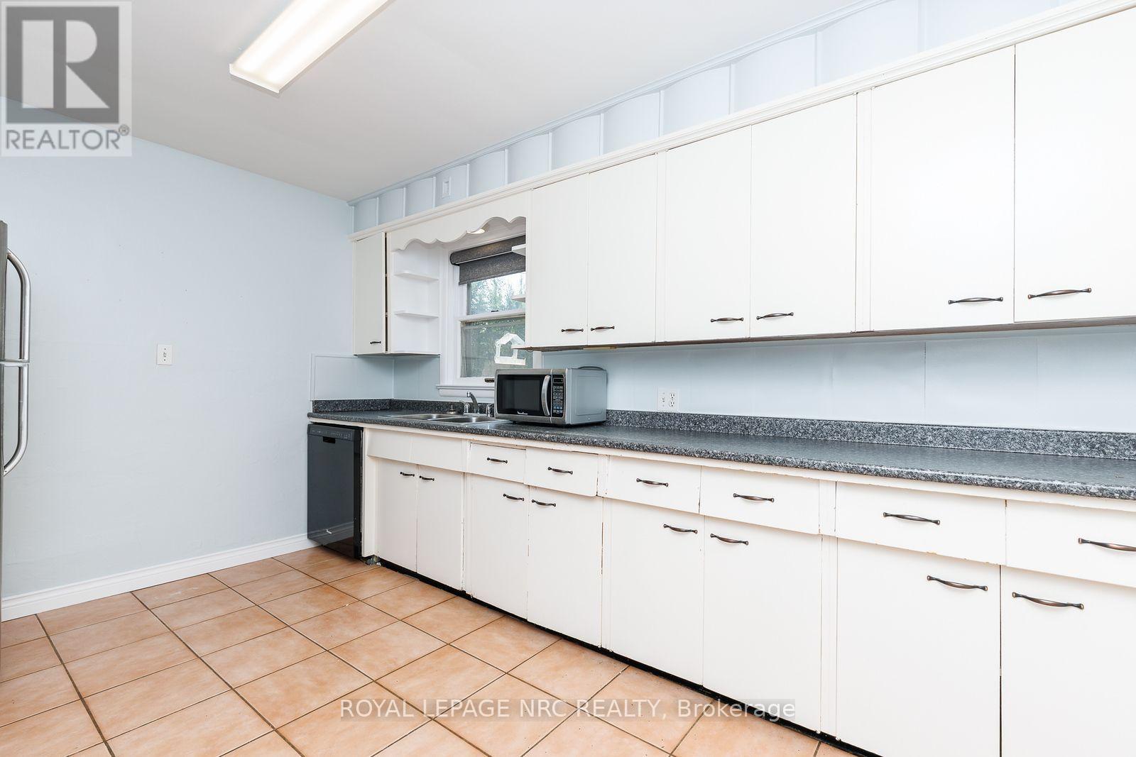 












242 HENRIETTA STREET

,
Fort Erie (Central),




Ontario
L2A2K7

