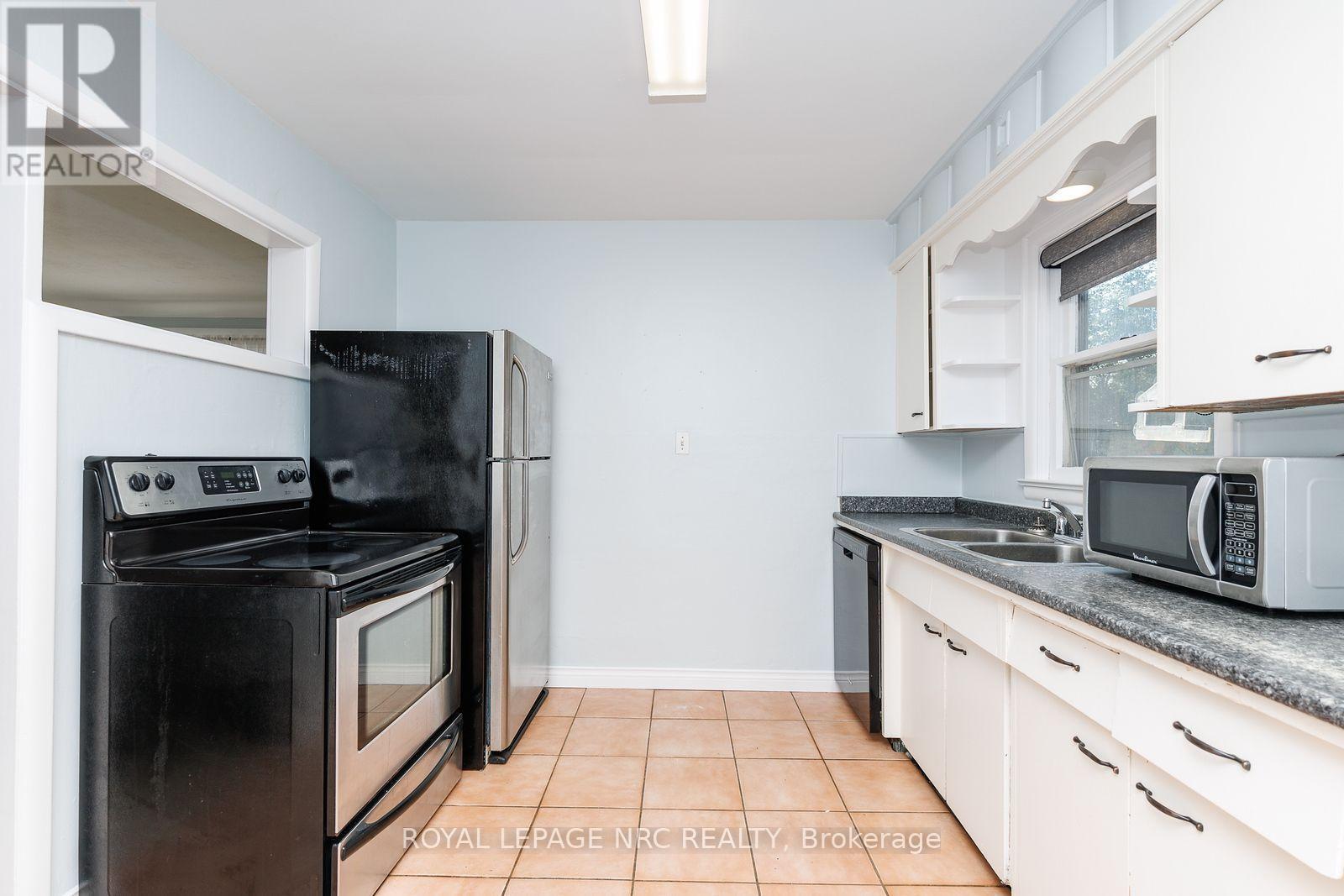 












242 HENRIETTA STREET

,
Fort Erie (Central),




Ontario
L2A2K7

