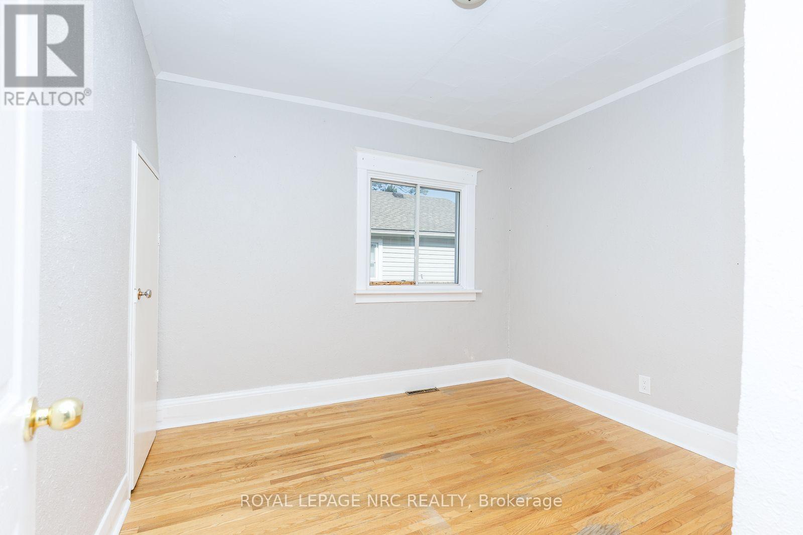 












242 HENRIETTA STREET

,
Fort Erie (Central),




Ontario
L2A2K7

