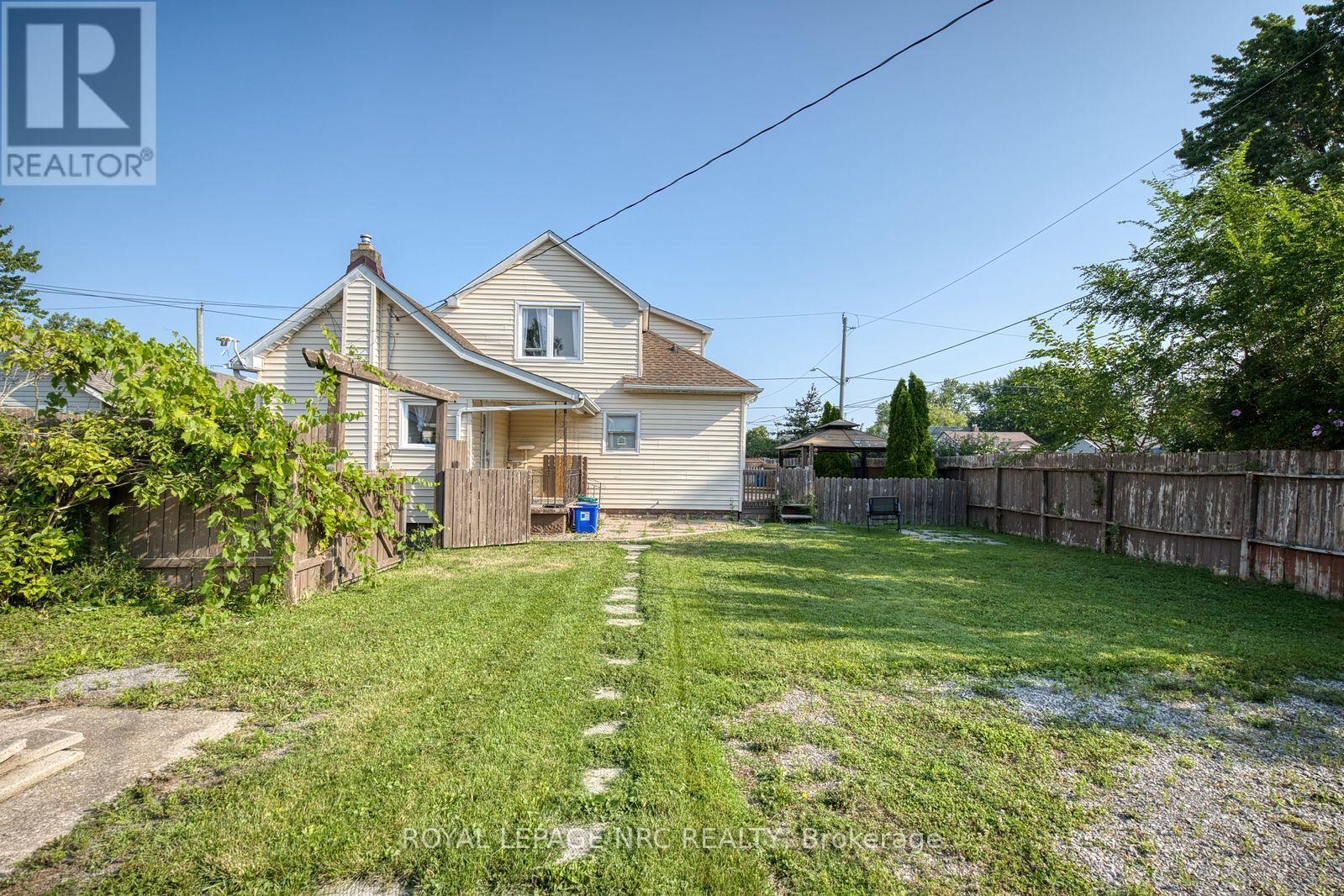 












242 HENRIETTA STREET

,
Fort Erie (Central),




Ontario
L2A2K7

