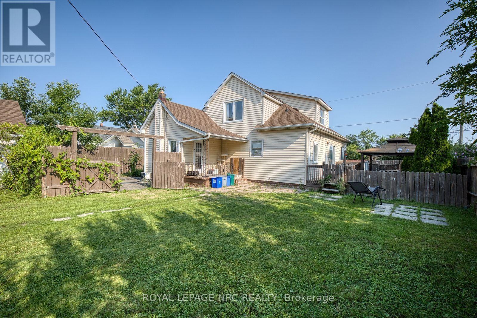 












242 HENRIETTA STREET

,
Fort Erie (Central),




Ontario
L2A2K7

