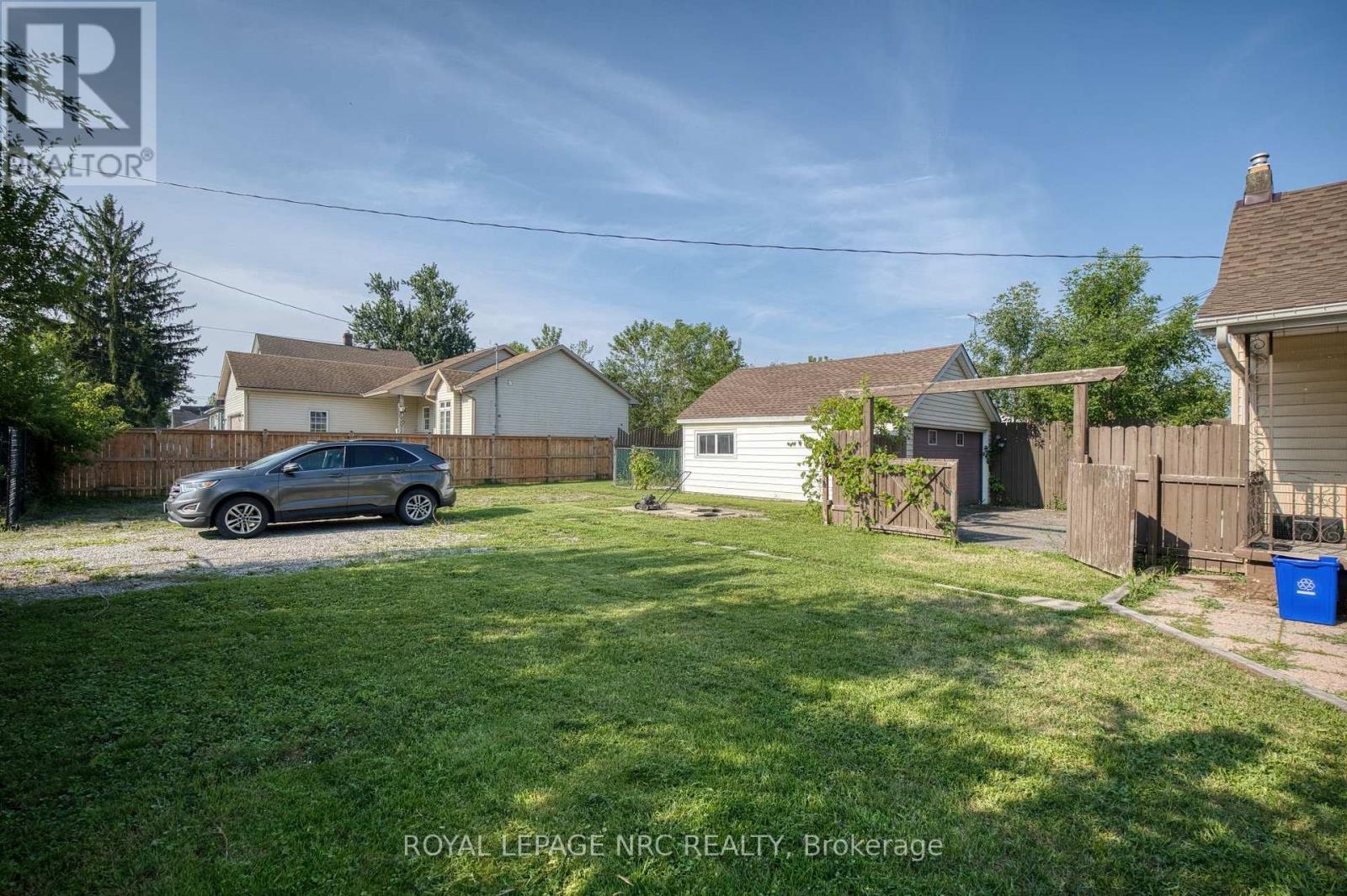 












242 HENRIETTA STREET

,
Fort Erie (Central),




Ontario
L2A2K7

