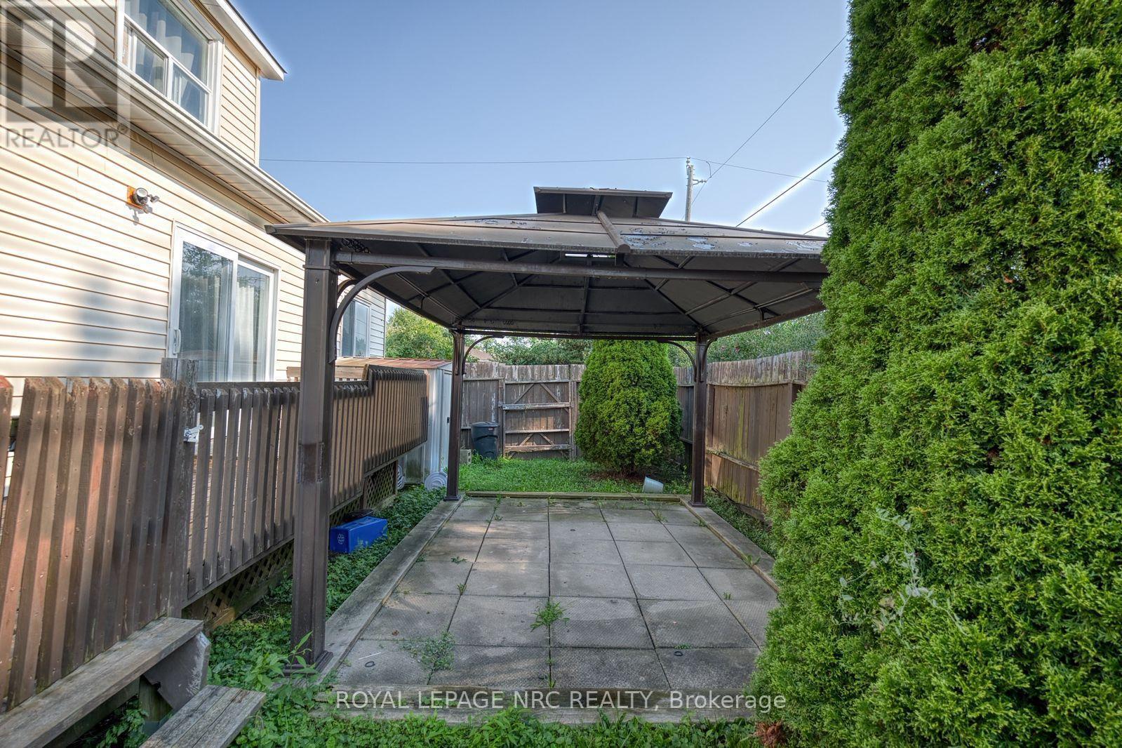 












242 HENRIETTA STREET

,
Fort Erie (Central),




Ontario
L2A2K7

