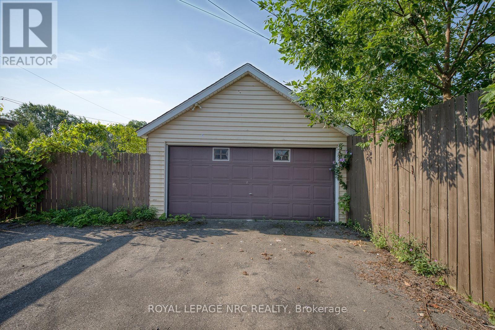 












242 HENRIETTA STREET

,
Fort Erie (Central),




Ontario
L2A2K7


