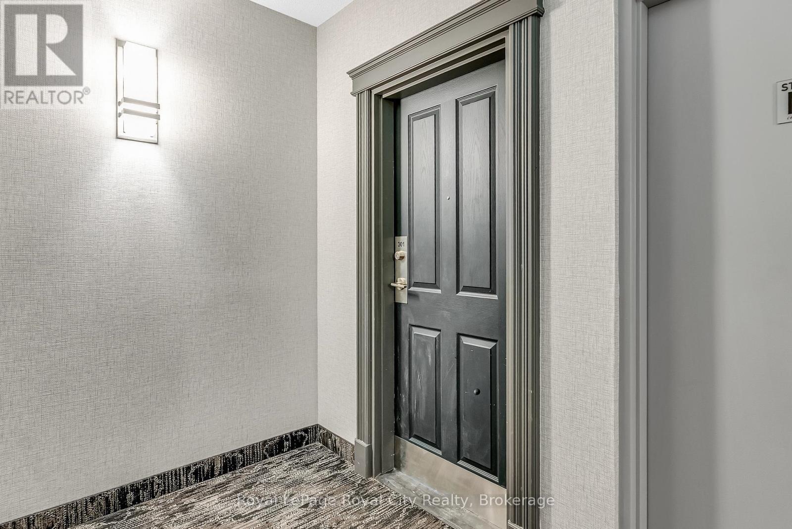 












301 - 60 WYNDHAM STREET S

,
Guelph (St. Patrick's Ward),




Ontario
N1E7H7


