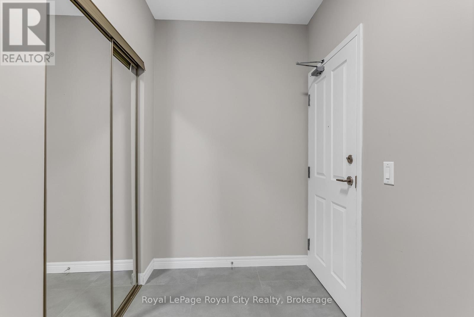












301 - 60 WYNDHAM STREET S

,
Guelph (St. Patrick's Ward),




Ontario
N1E7H7

