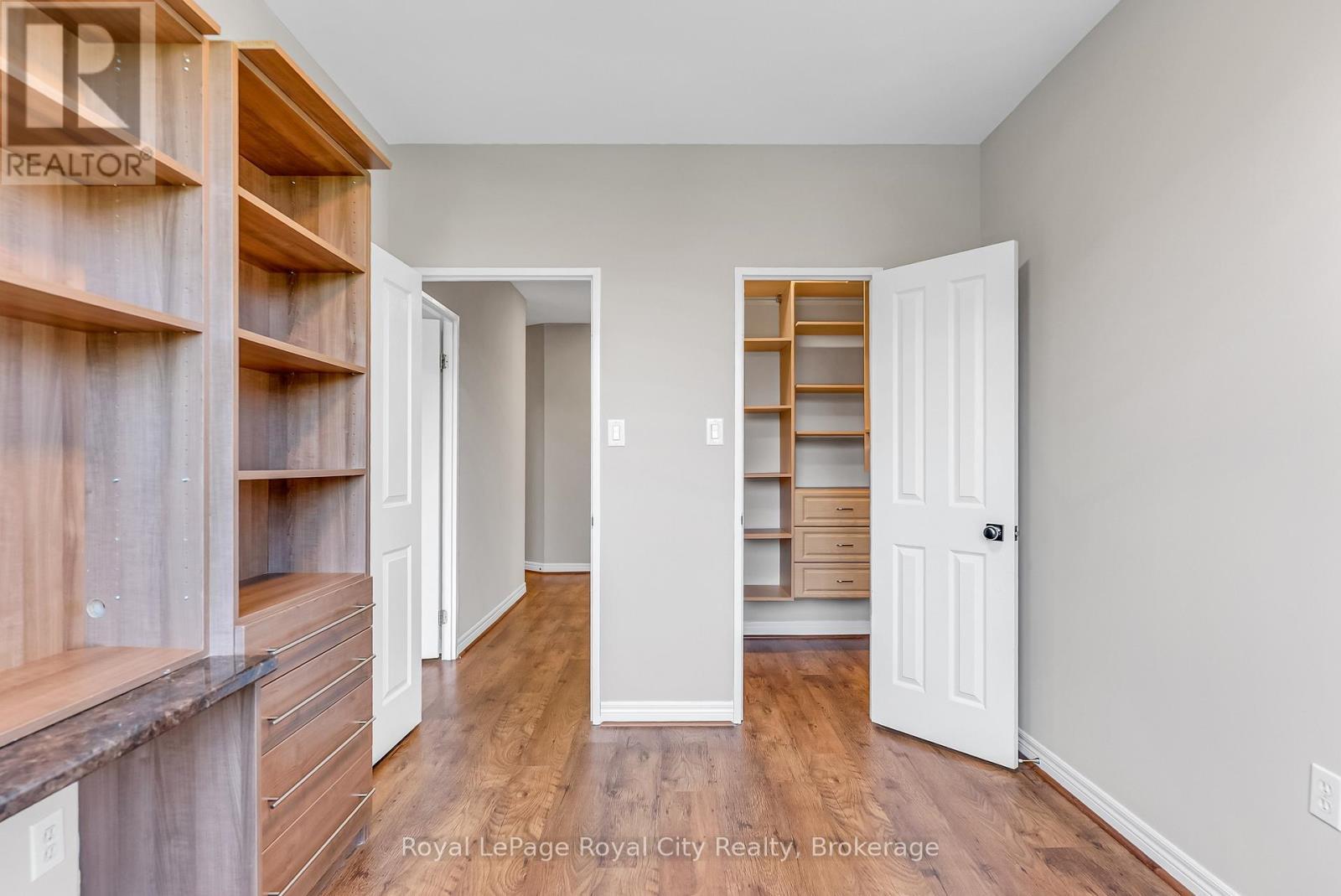 












301 - 60 WYNDHAM STREET S

,
Guelph (St. Patrick's Ward),




Ontario
N1E7H7

