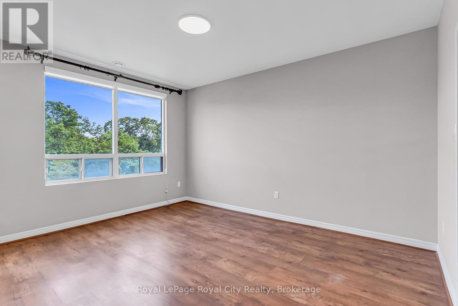 












301 - 60 WYNDHAM STREET S

,
Guelph (St. Patrick's Ward),




Ontario
N1E7H7

