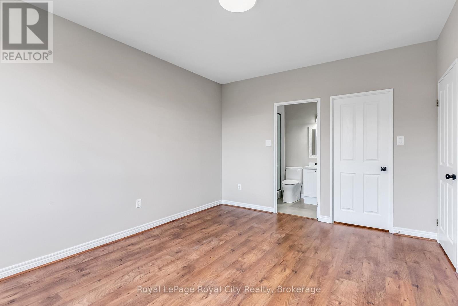 












301 - 60 WYNDHAM STREET S

,
Guelph (St. Patrick's Ward),




Ontario
N1E7H7


