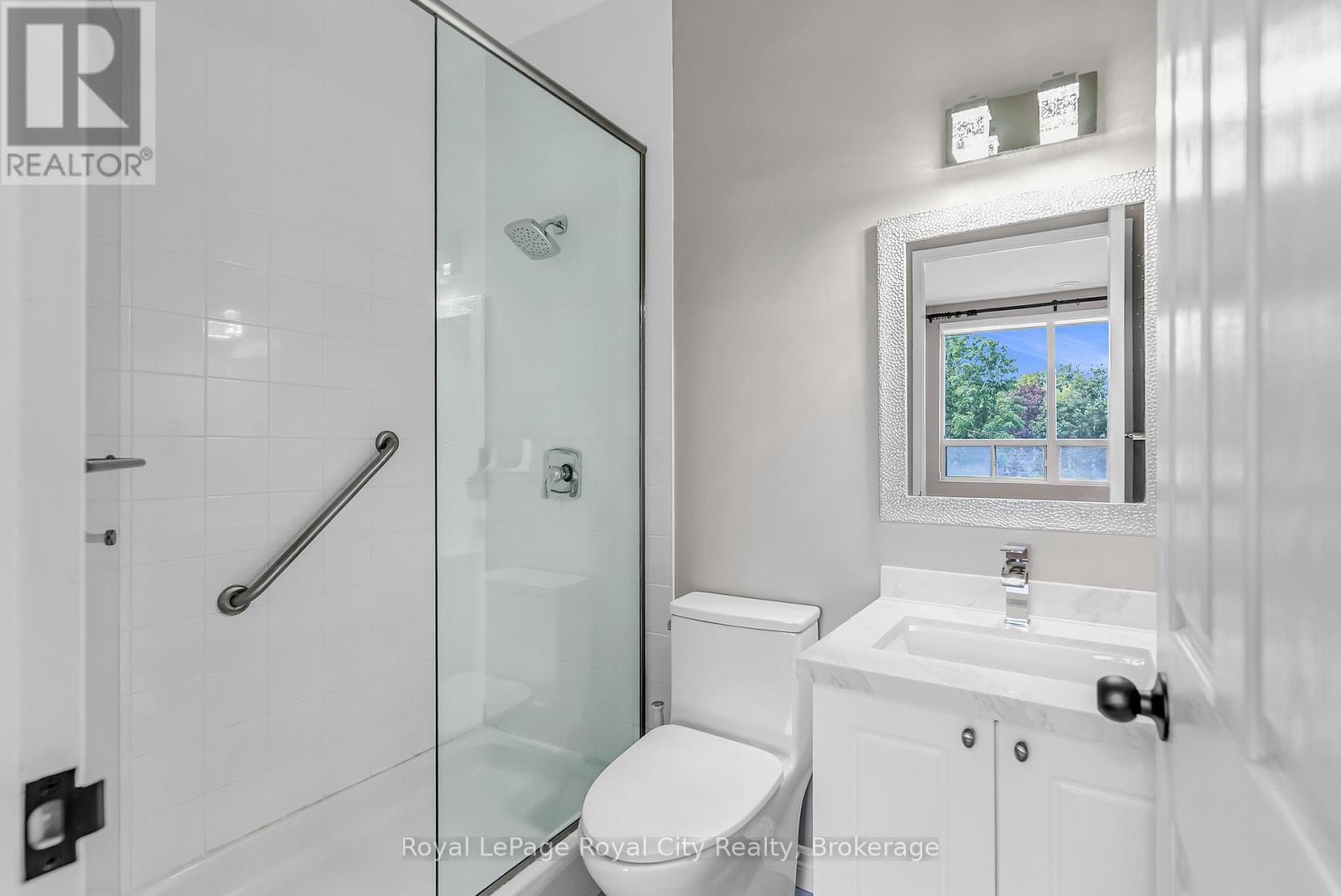 












301 - 60 WYNDHAM STREET S

,
Guelph (St. Patrick's Ward),




Ontario
N1E7H7

