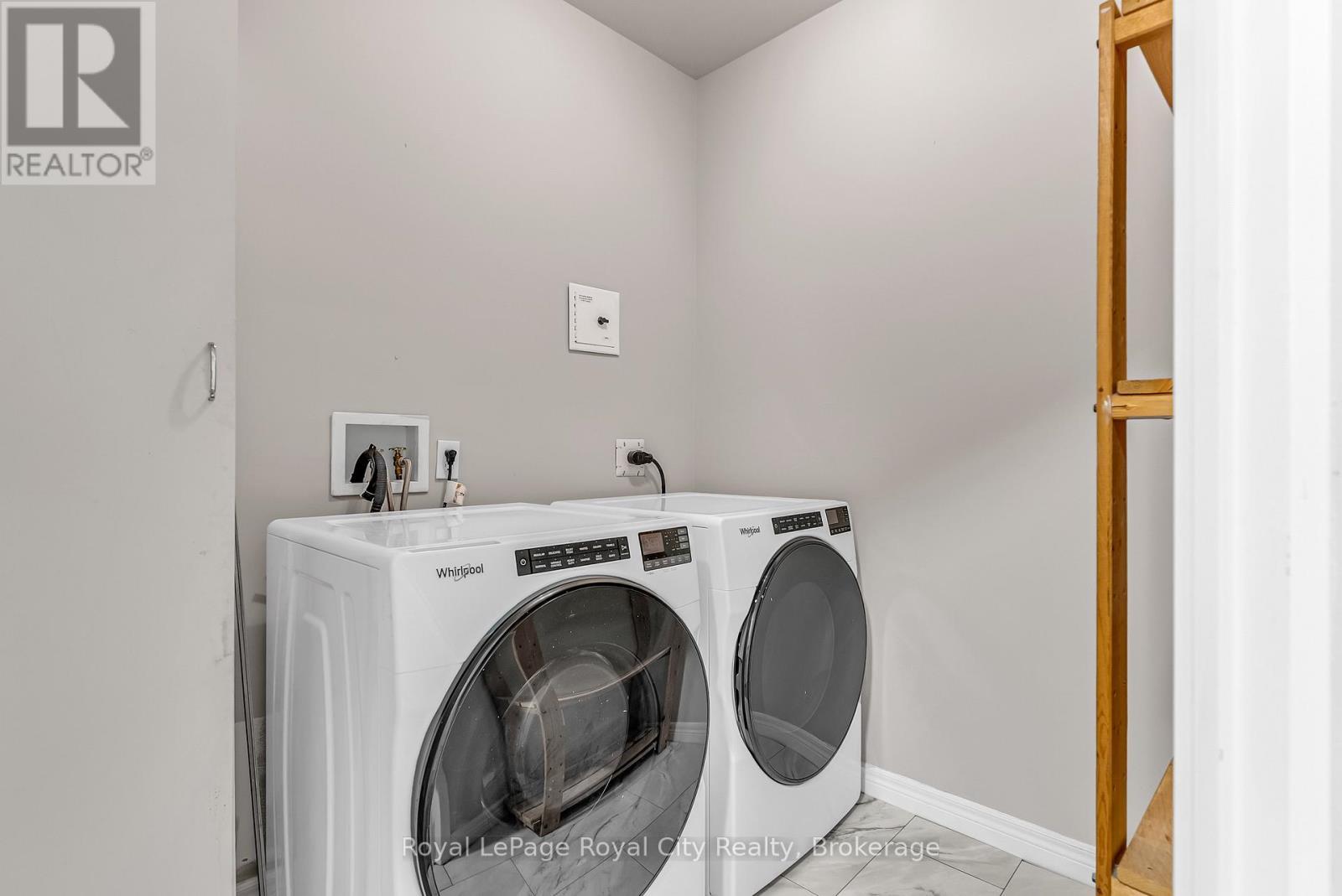 












301 - 60 WYNDHAM STREET S

,
Guelph (St. Patrick's Ward),




Ontario
N1E7H7

