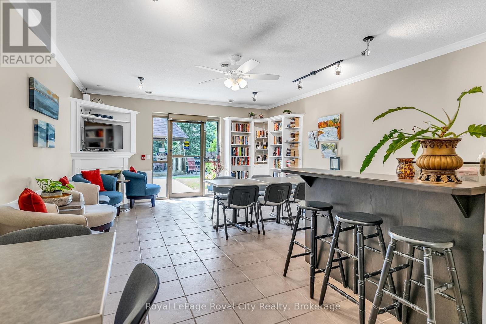 












301 - 60 WYNDHAM STREET S

,
Guelph (St. Patrick's Ward),




Ontario
N1E7H7

