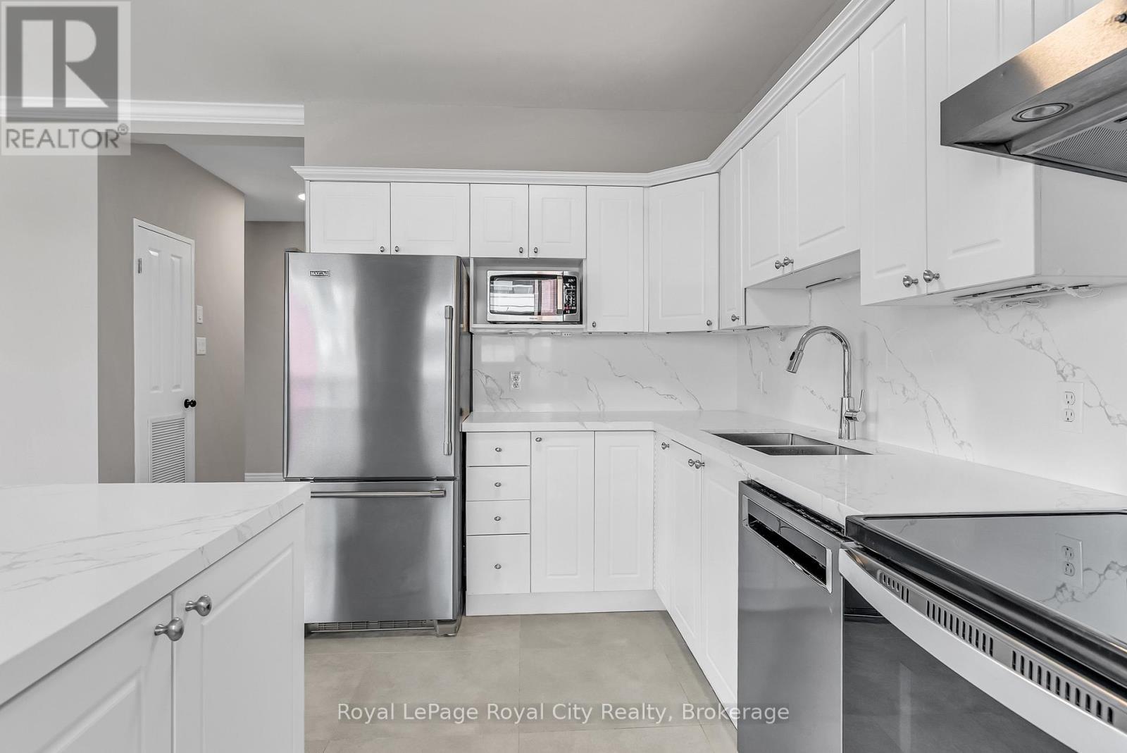 












301 - 60 WYNDHAM STREET S

,
Guelph (St. Patrick's Ward),




Ontario
N1E7H7

