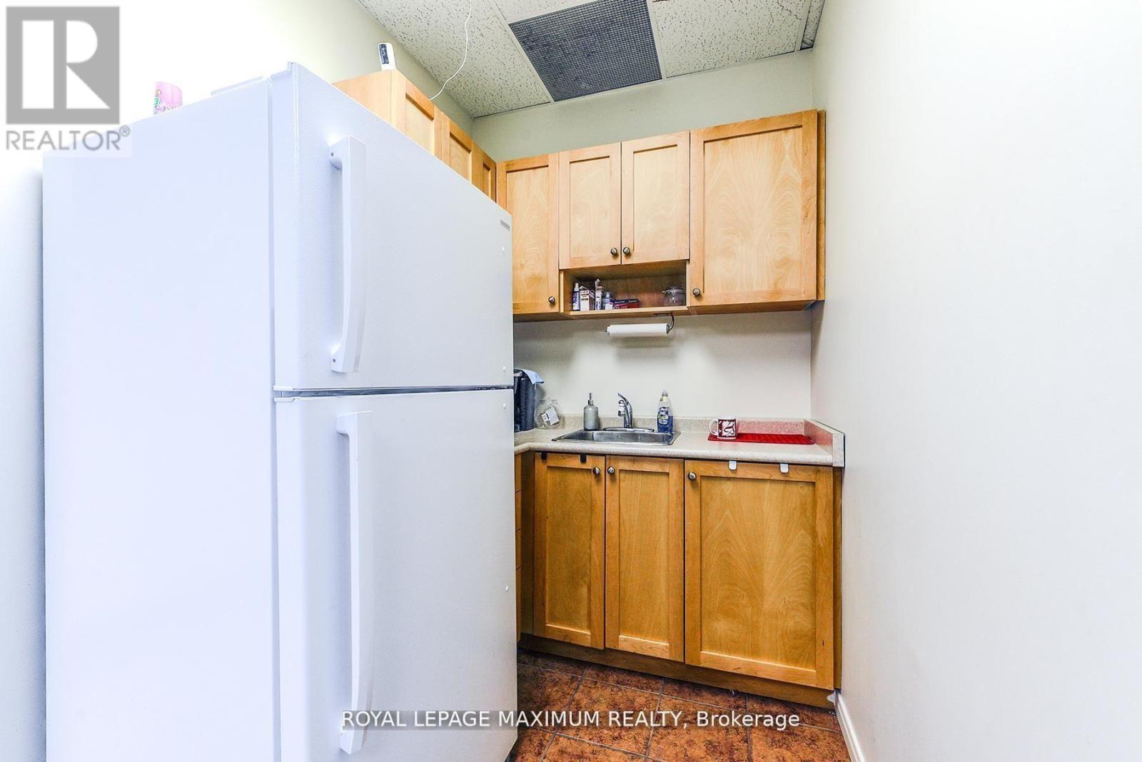 












C10 - 4220 STEELES AVENUE W

,
Vaughan,




Ontario
L4L3S8

