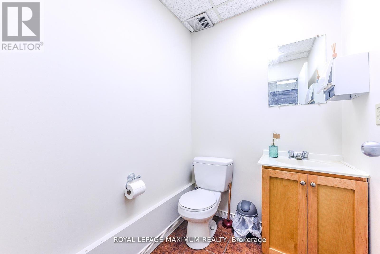 












C10 - 4220 STEELES AVENUE W

,
Vaughan,




Ontario
L4L3S8

