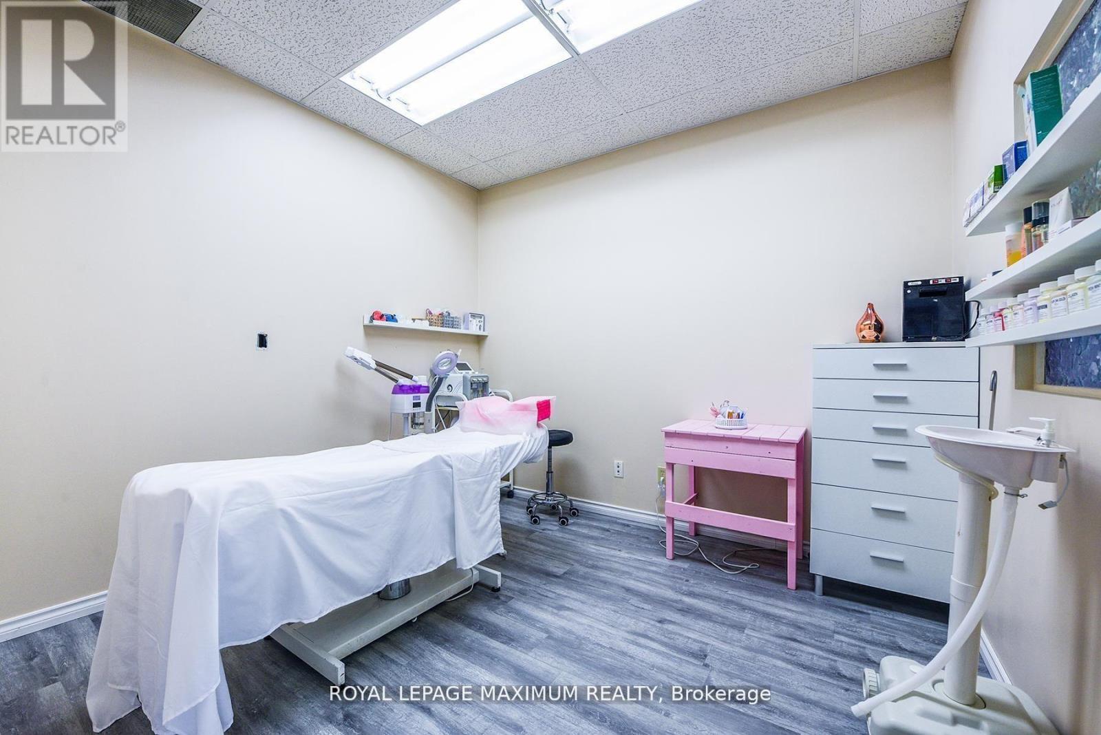 












C10 - 4220 STEELES AVENUE W

,
Vaughan,




Ontario
L4L3S8

