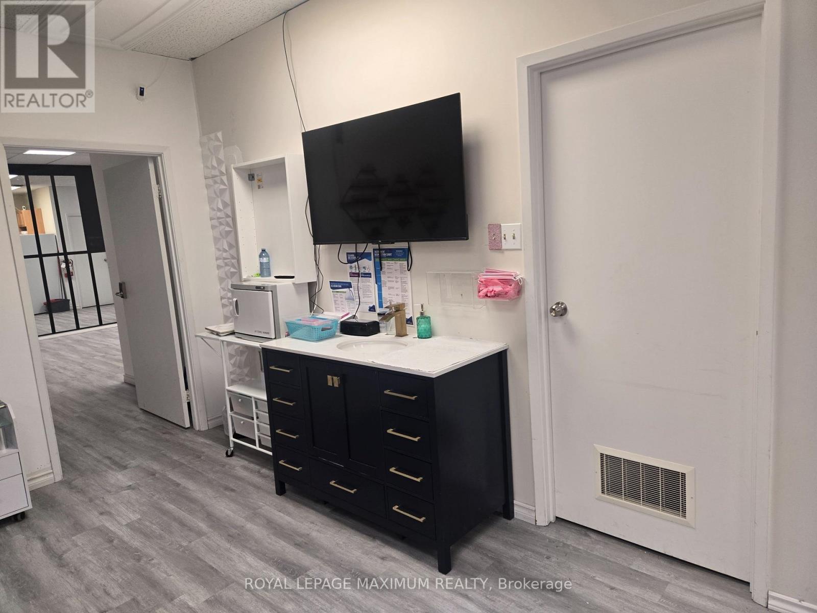 












C10 - 4220 STEELES AVENUE W

,
Vaughan,




Ontario
L4L3S8

