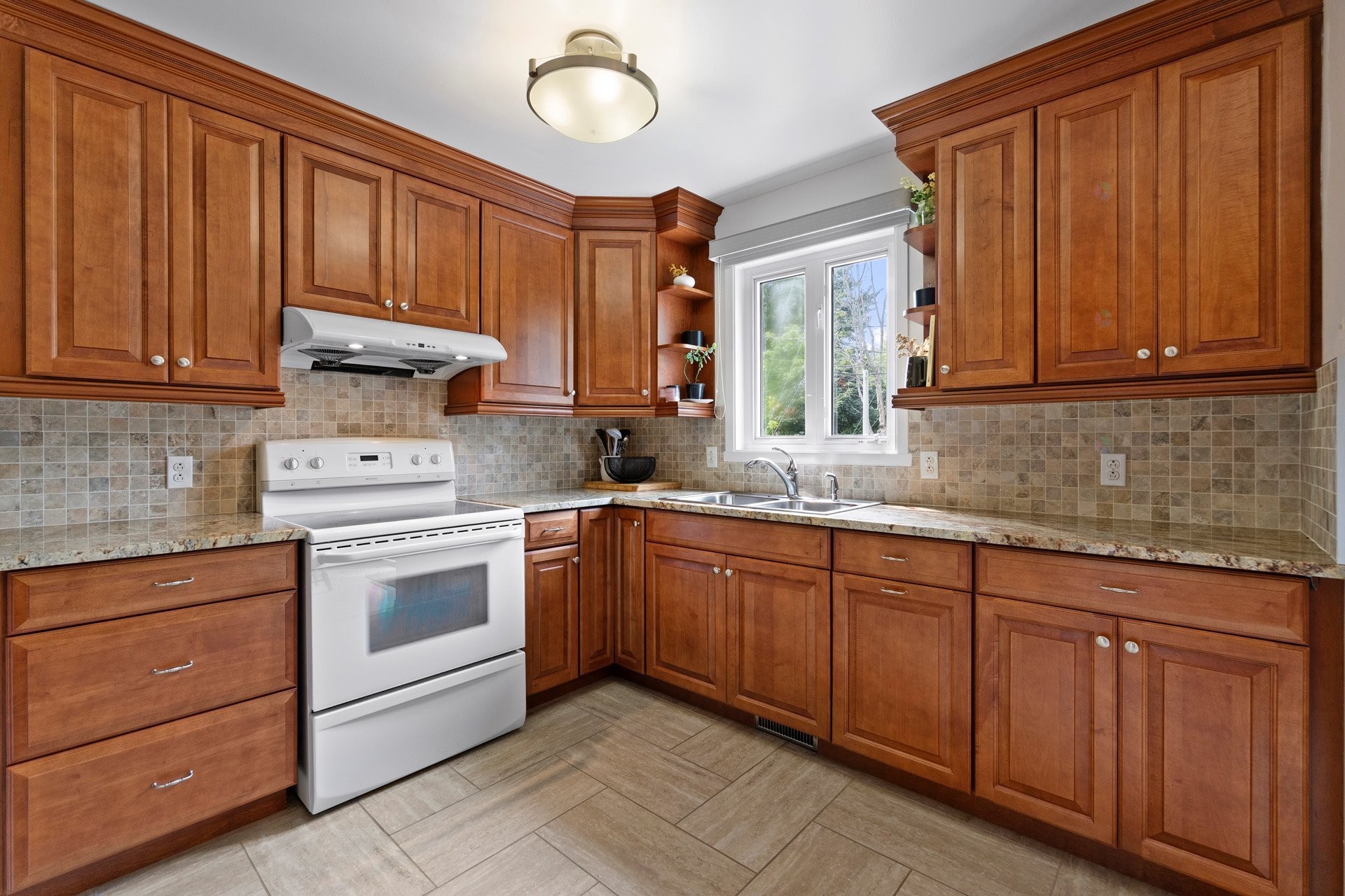 









325


Rue Laporte

,
Vaudreuil-Dorion,




QC
J7V6Z1

