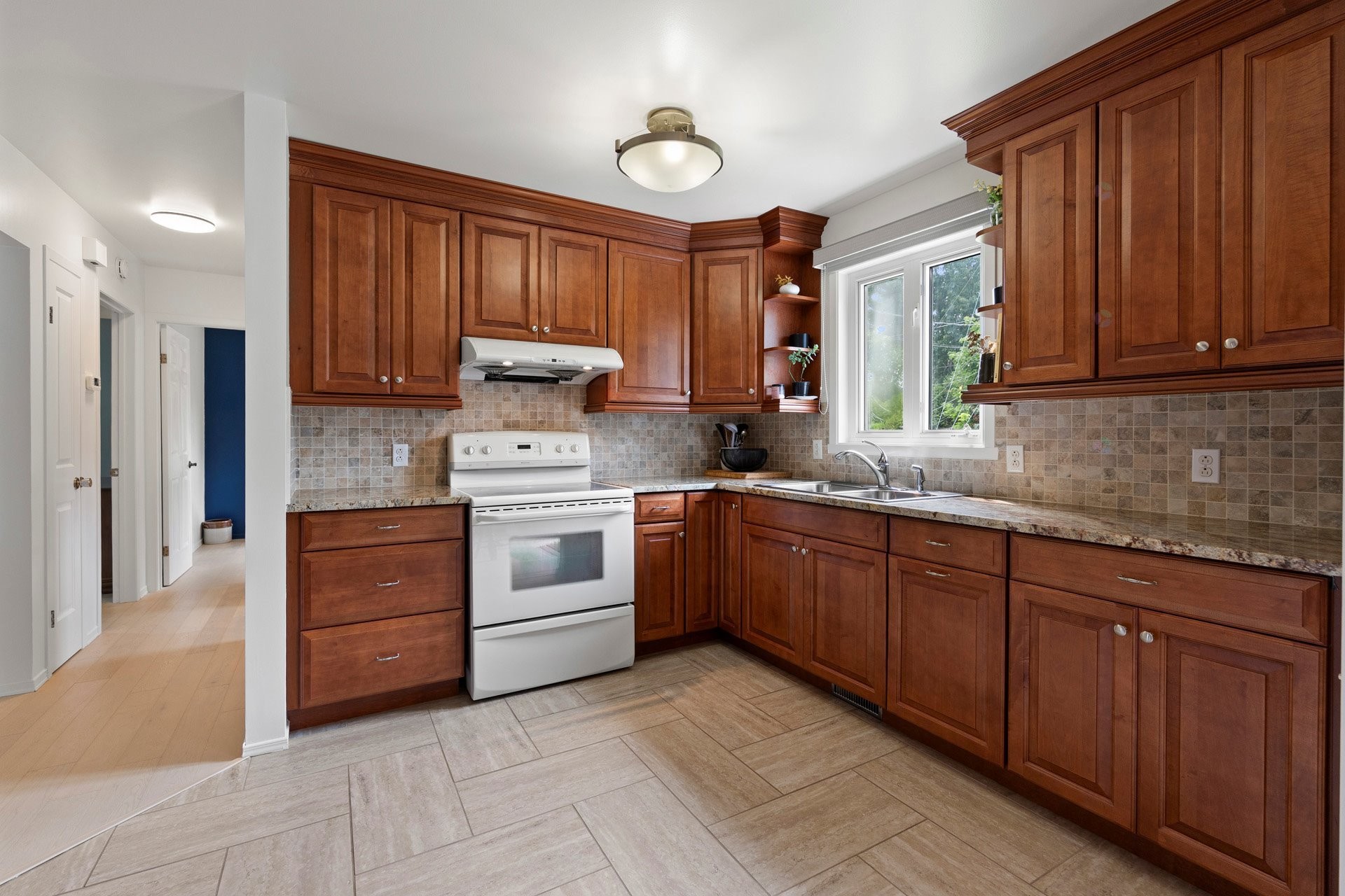 









325


Rue Laporte

,
Vaudreuil-Dorion,




QC
J7V6Z1

