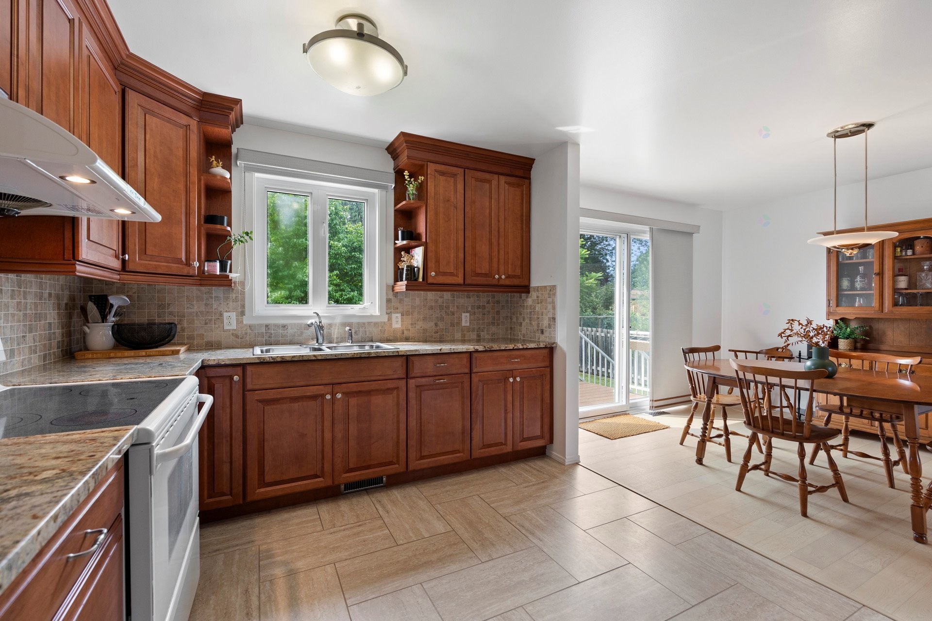 









325


Rue Laporte

,
Vaudreuil-Dorion,




QC
J7V6Z1

