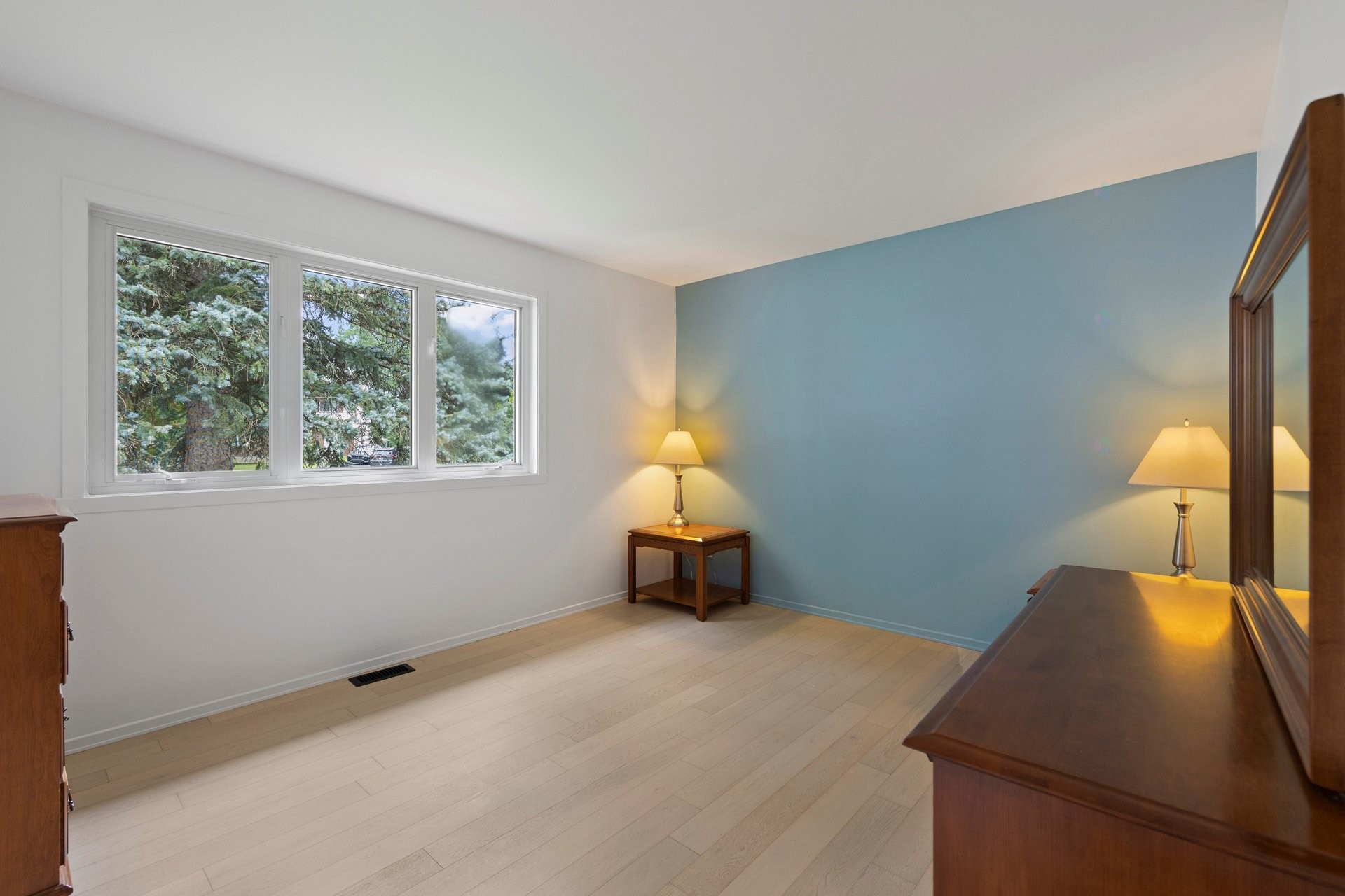 









325


Rue Laporte

,
Vaudreuil-Dorion,




QC
J7V6Z1

