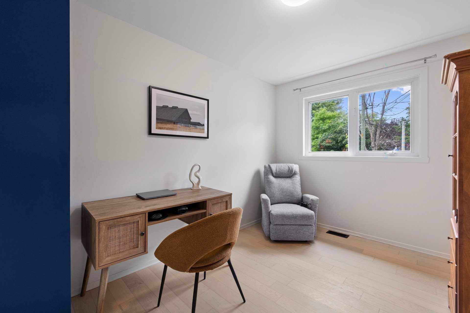 









325


Rue Laporte

,
Vaudreuil-Dorion,




QC
J7V6Z1

