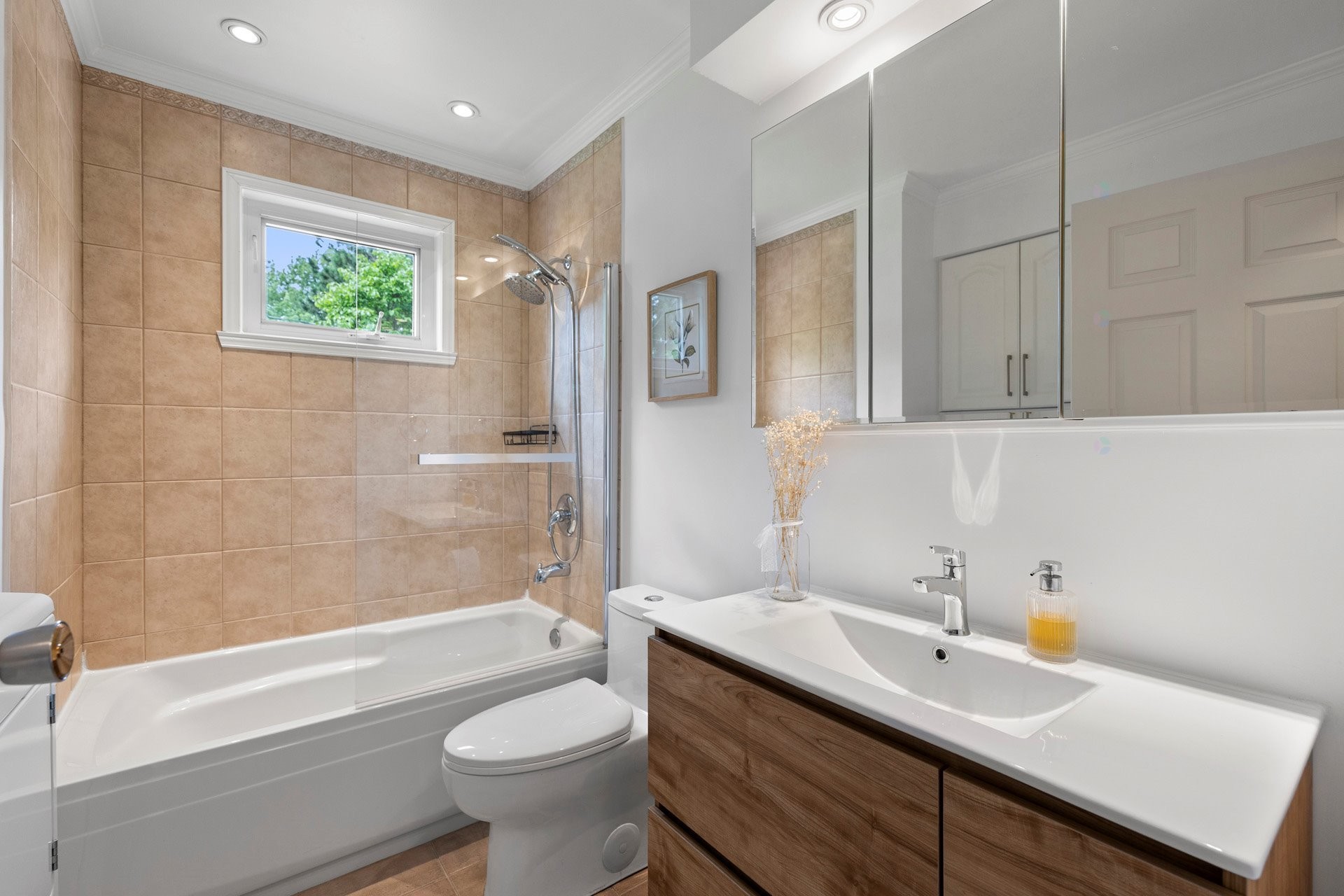 









325


Rue Laporte

,
Vaudreuil-Dorion,




QC
J7V6Z1

