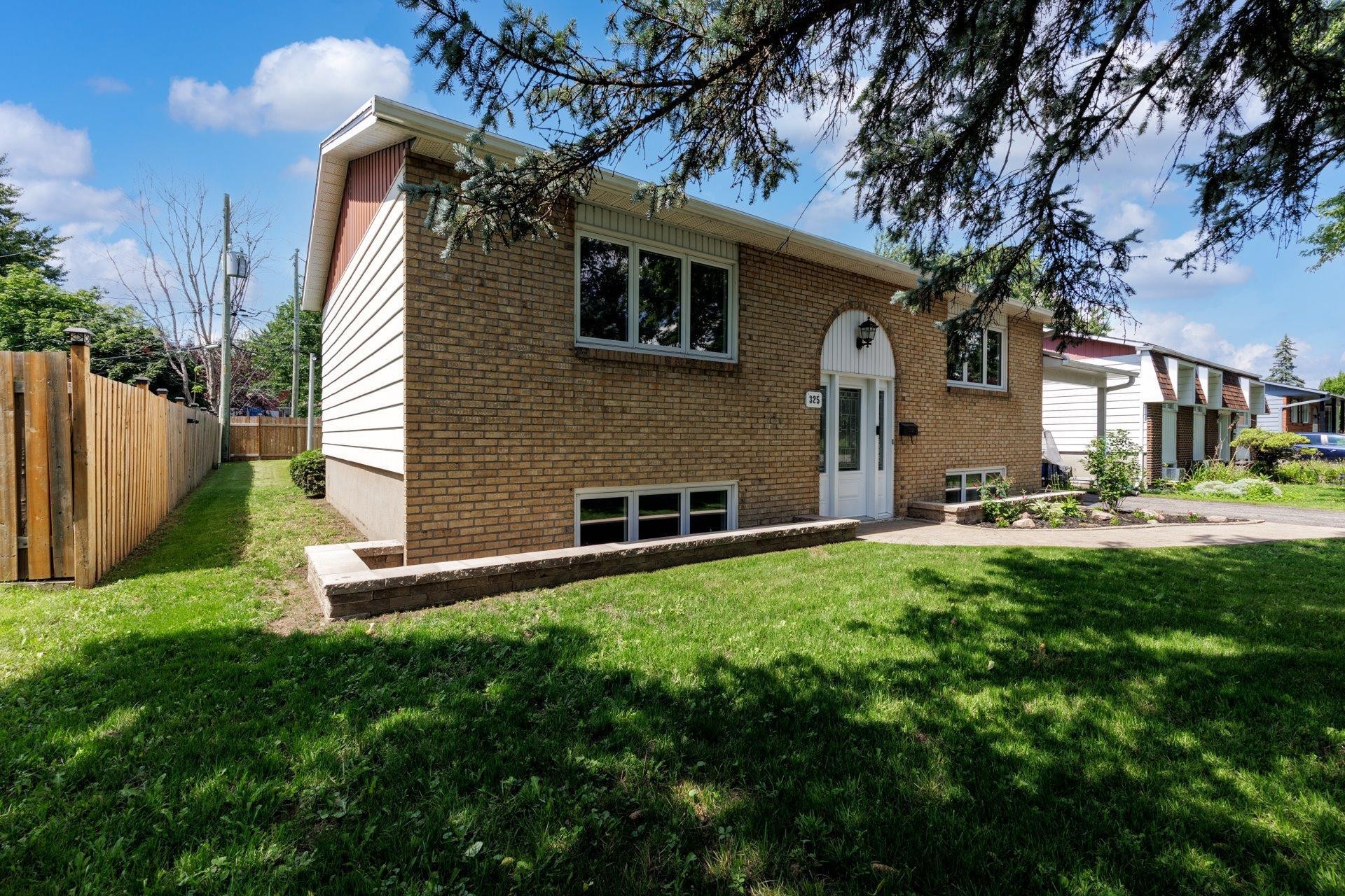 









325


Rue Laporte

,
Vaudreuil-Dorion,




QC
J7V6Z1

