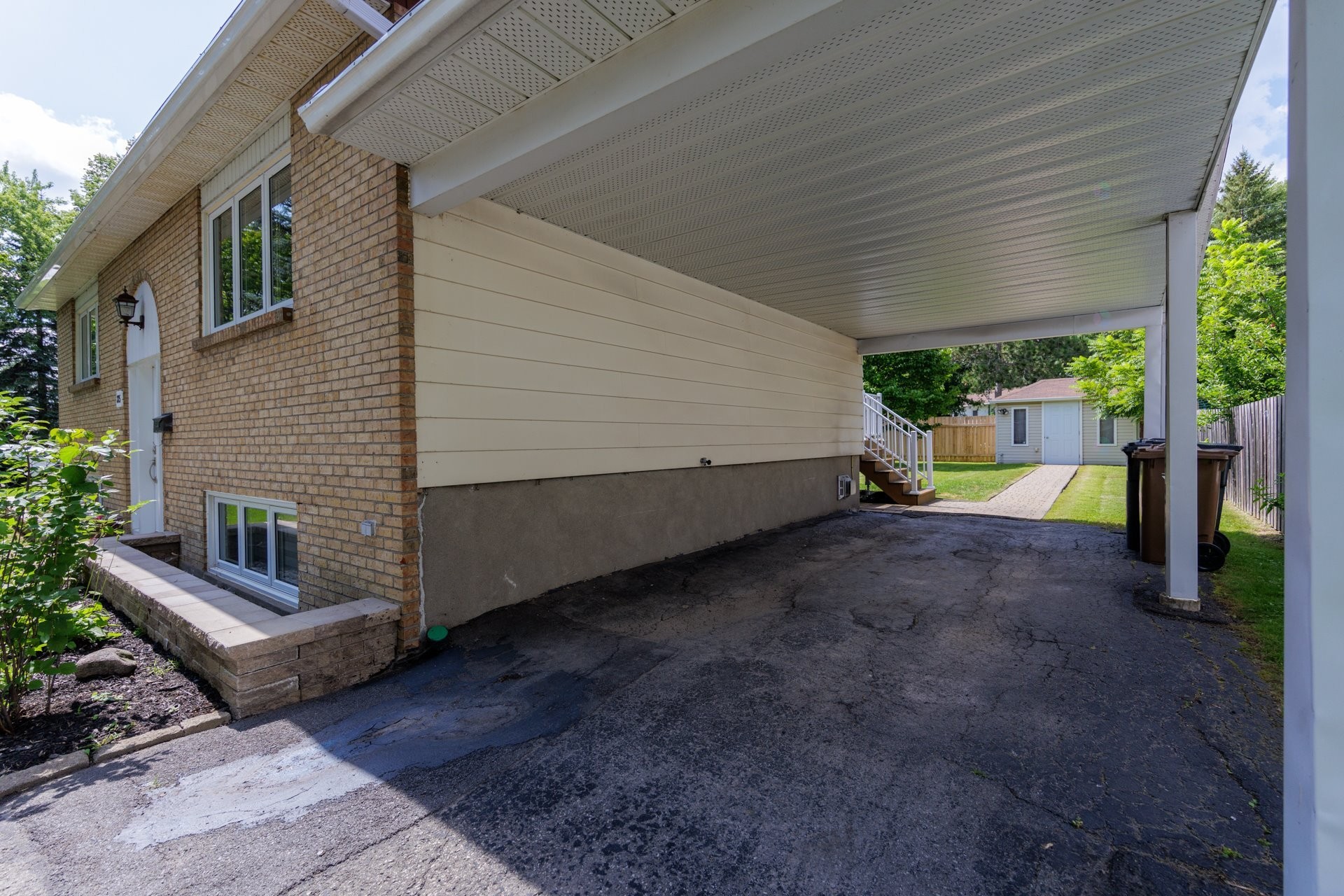 









325


Rue Laporte

,
Vaudreuil-Dorion,




QC
J7V6Z1

