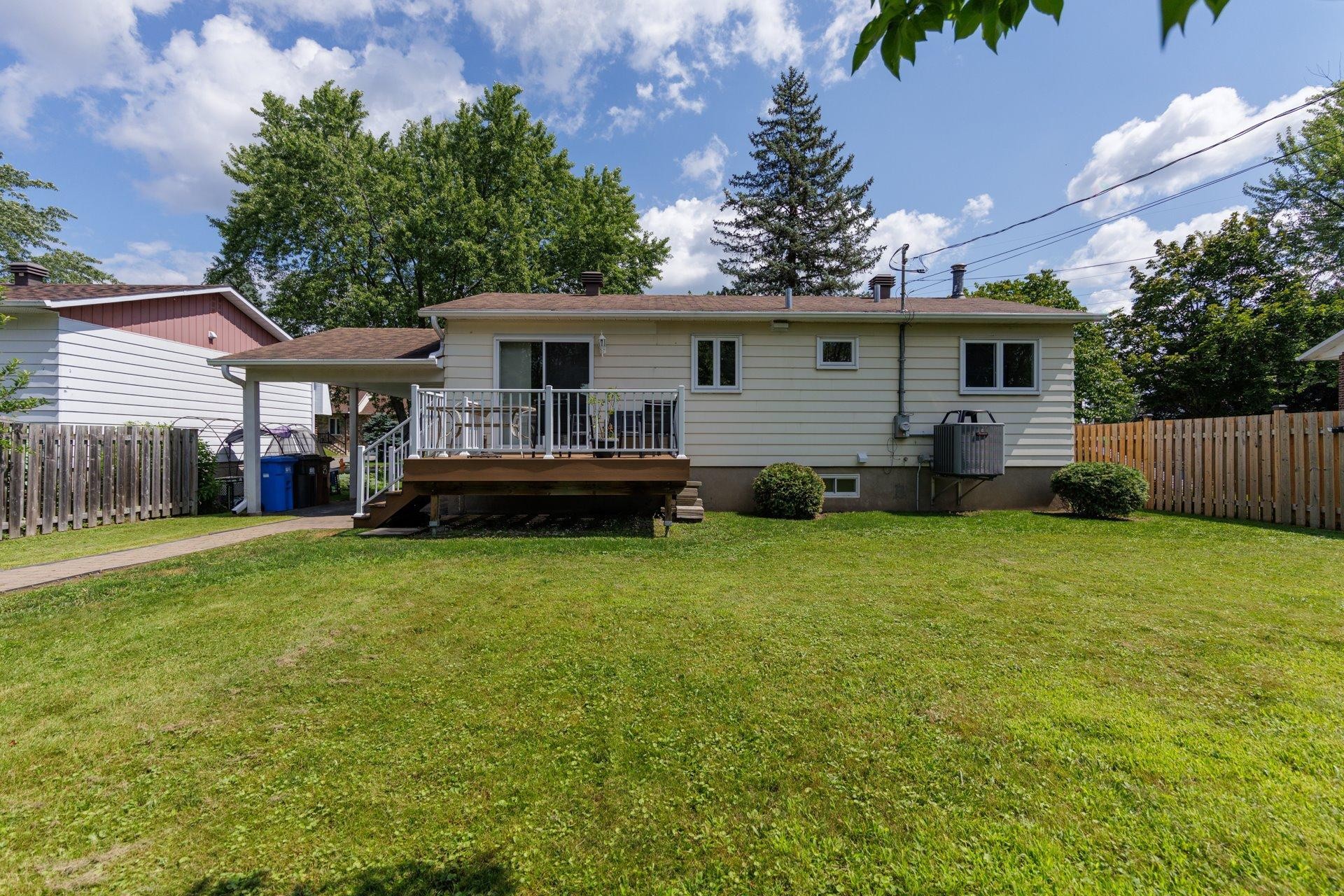









325


Rue Laporte

,
Vaudreuil-Dorion,




QC
J7V6Z1

