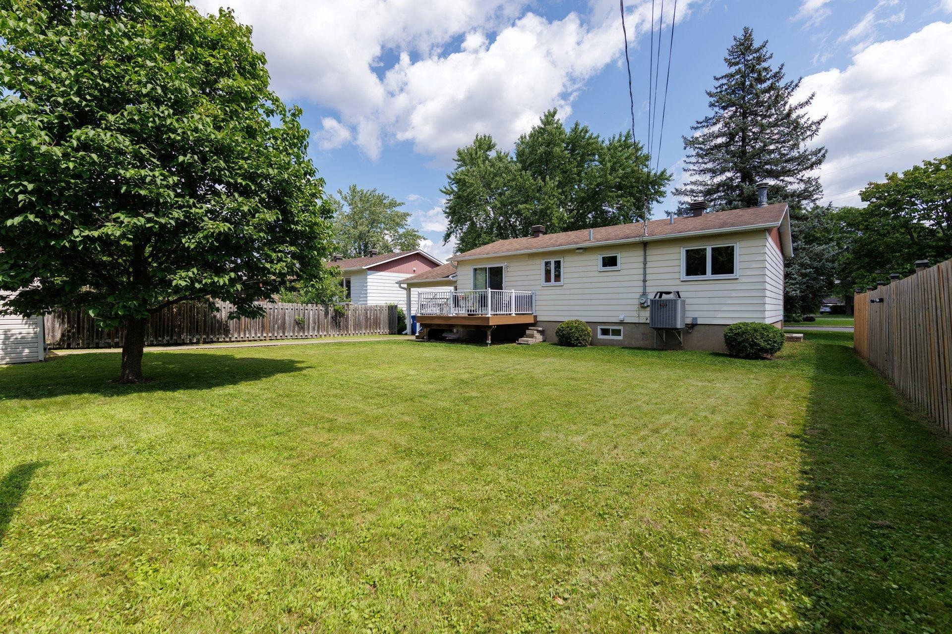 









325


Rue Laporte

,
Vaudreuil-Dorion,




QC
J7V6Z1


