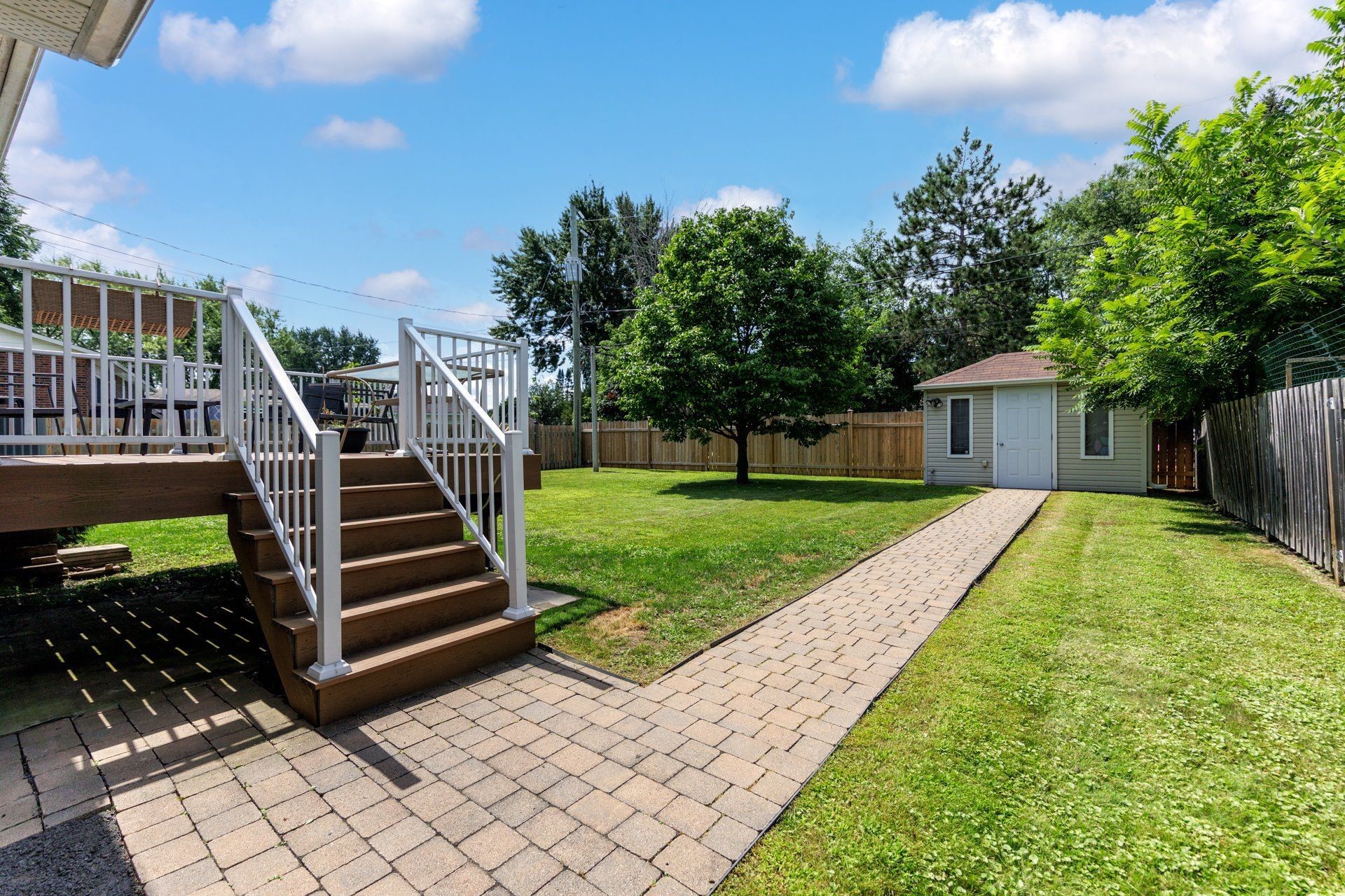 









325


Rue Laporte

,
Vaudreuil-Dorion,




QC
J7V6Z1

