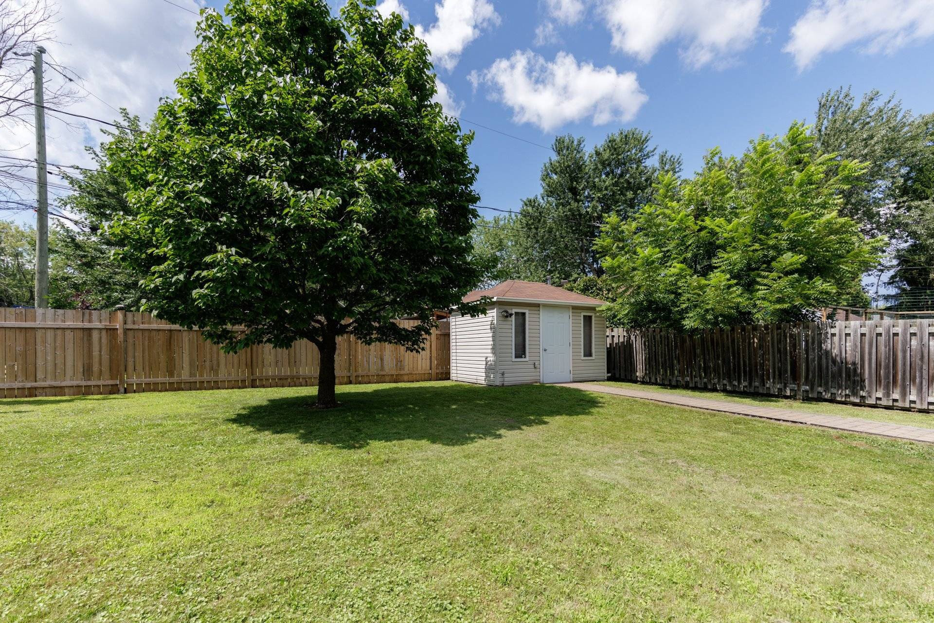 









325


Rue Laporte

,
Vaudreuil-Dorion,




QC
J7V6Z1

