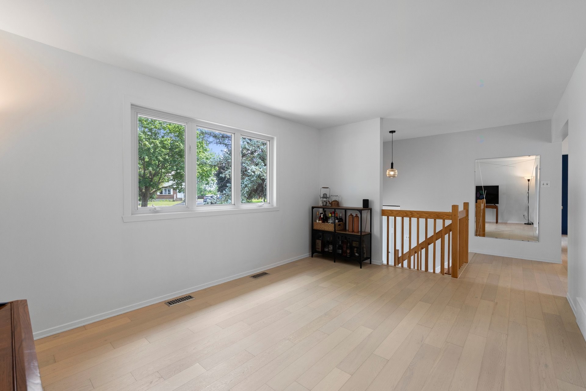 









325


Rue Laporte

,
Vaudreuil-Dorion,




QC
J7V6Z1


