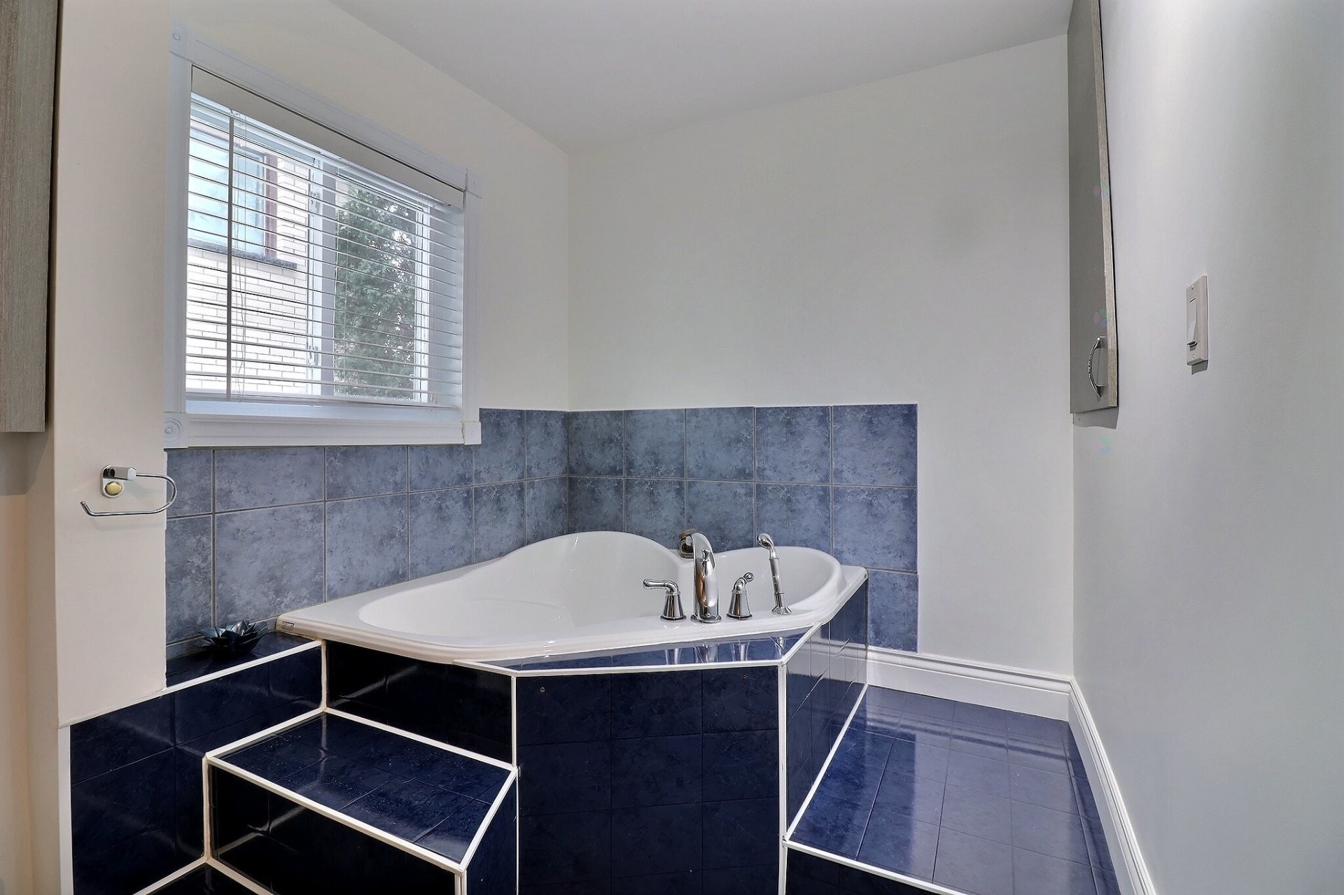 









3847

 - 3851


Rue St-Clément

,
Saguenay (Jonquière),




QC
G7X2S1

