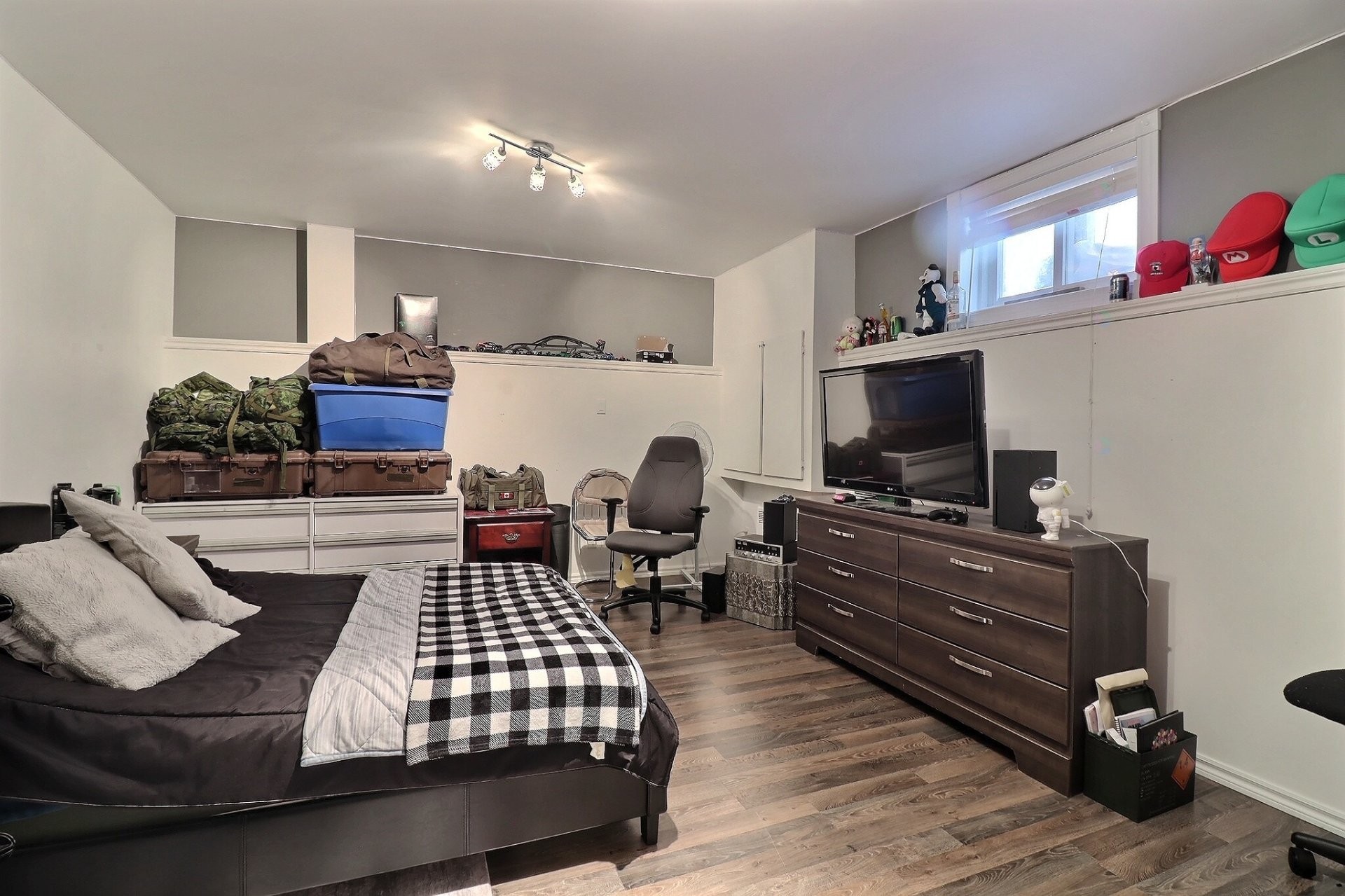 









3847

 - 3851


Rue St-Clément

,
Saguenay (Jonquière),




QC
G7X2S1

