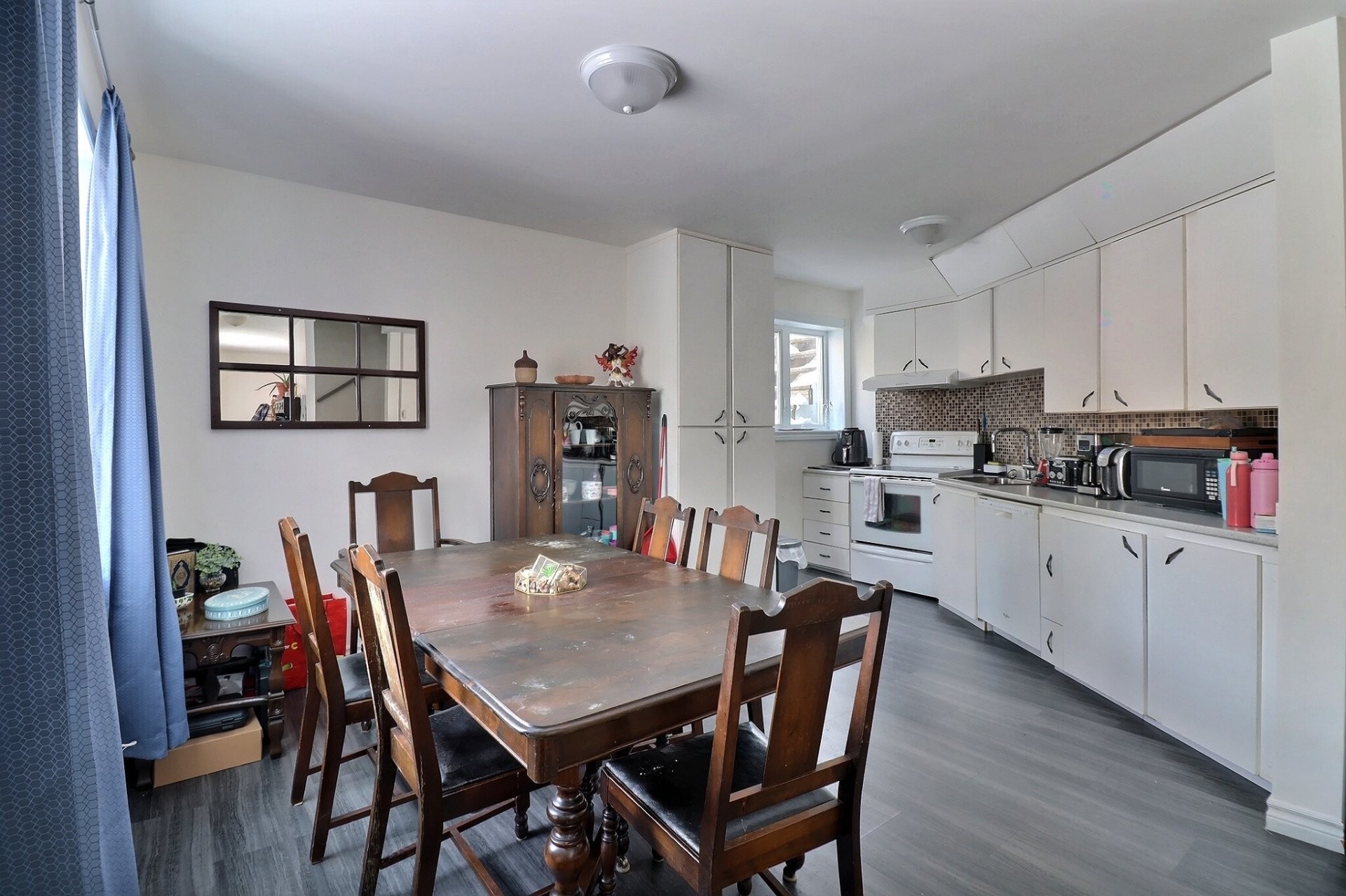 









3847

 - 3851


Rue St-Clément

,
Saguenay (Jonquière),




QC
G7X2S1

