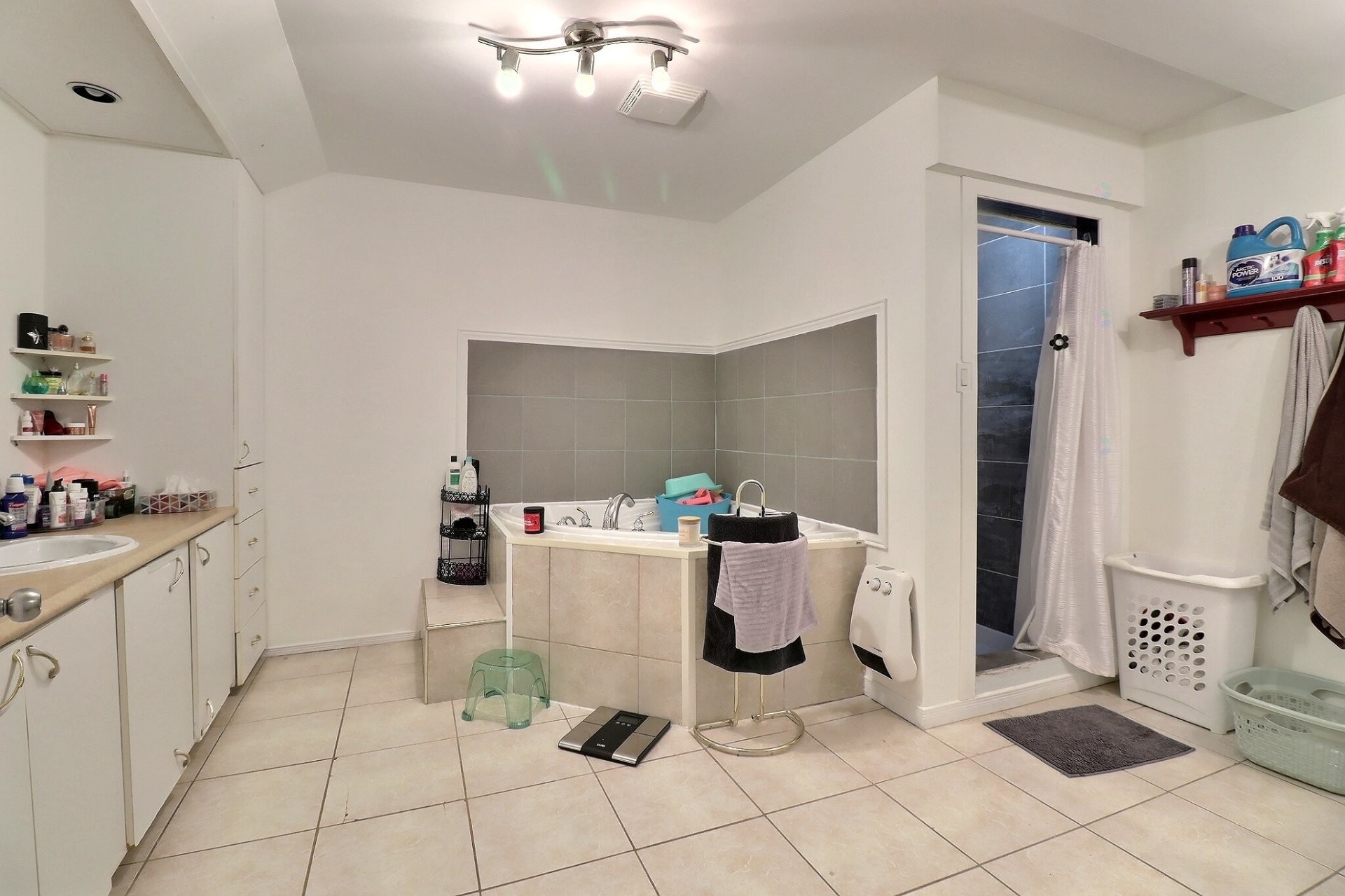 









3847

 - 3851


Rue St-Clément

,
Saguenay (Jonquière),




QC
G7X2S1

