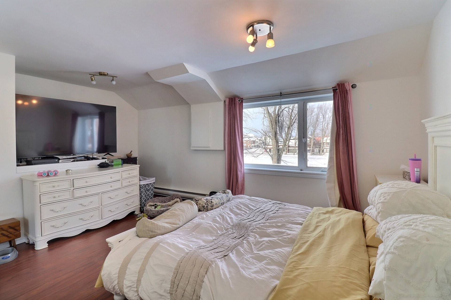 









3847

 - 3851


Rue St-Clément

,
Saguenay (Jonquière),




QC
G7X2S1

