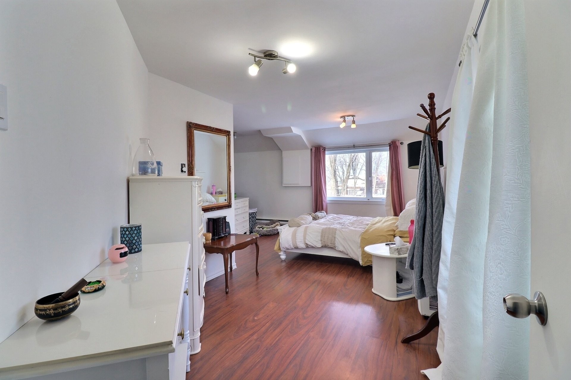 









3847

 - 3851


Rue St-Clément

,
Saguenay (Jonquière),




QC
G7X2S1

